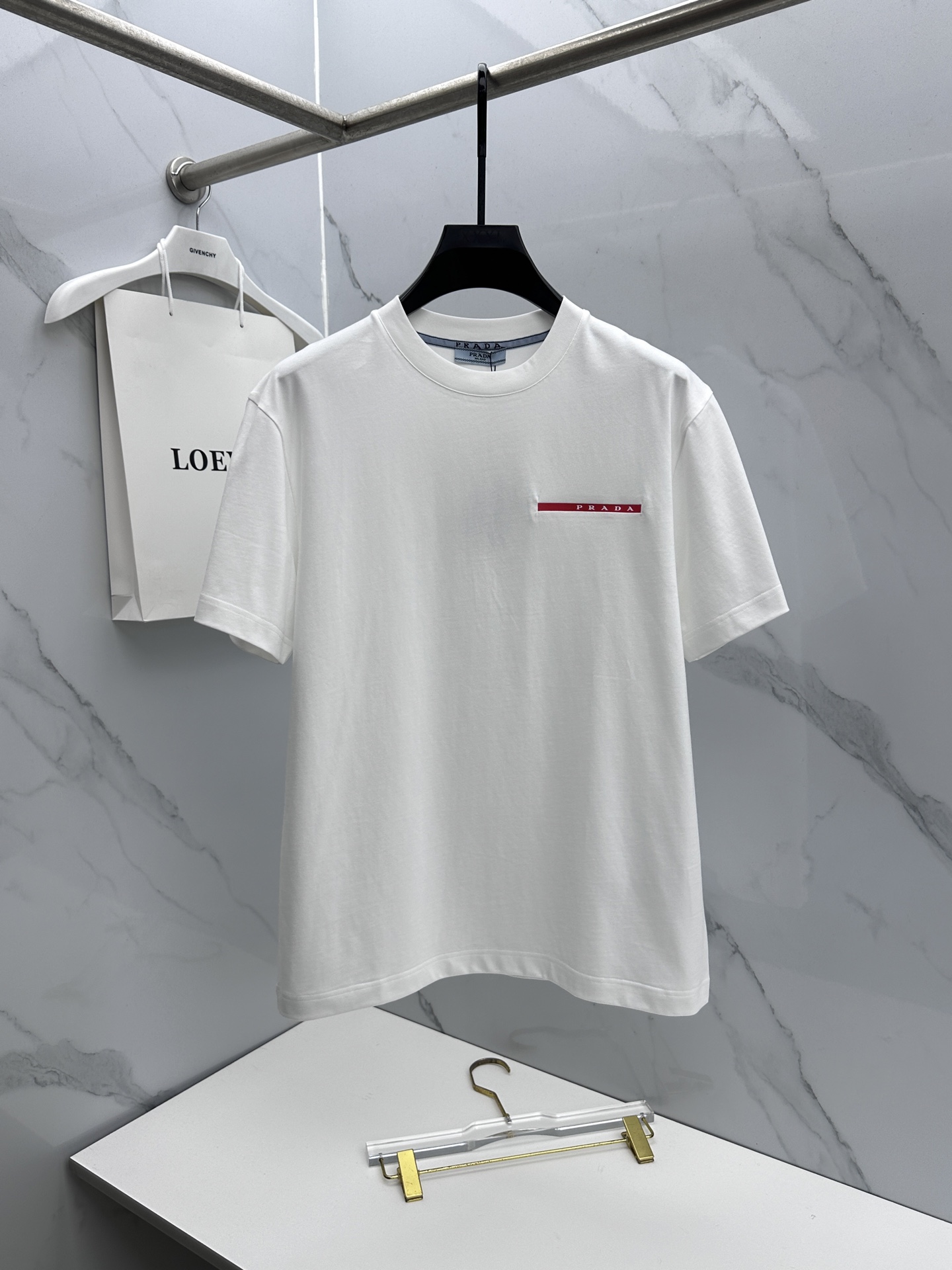 🆕Prada普拉达 2026春夏新款logo胶条装饰短袖 官网同款T恤 双纱纯棉面料 多元化搭配 是眼下