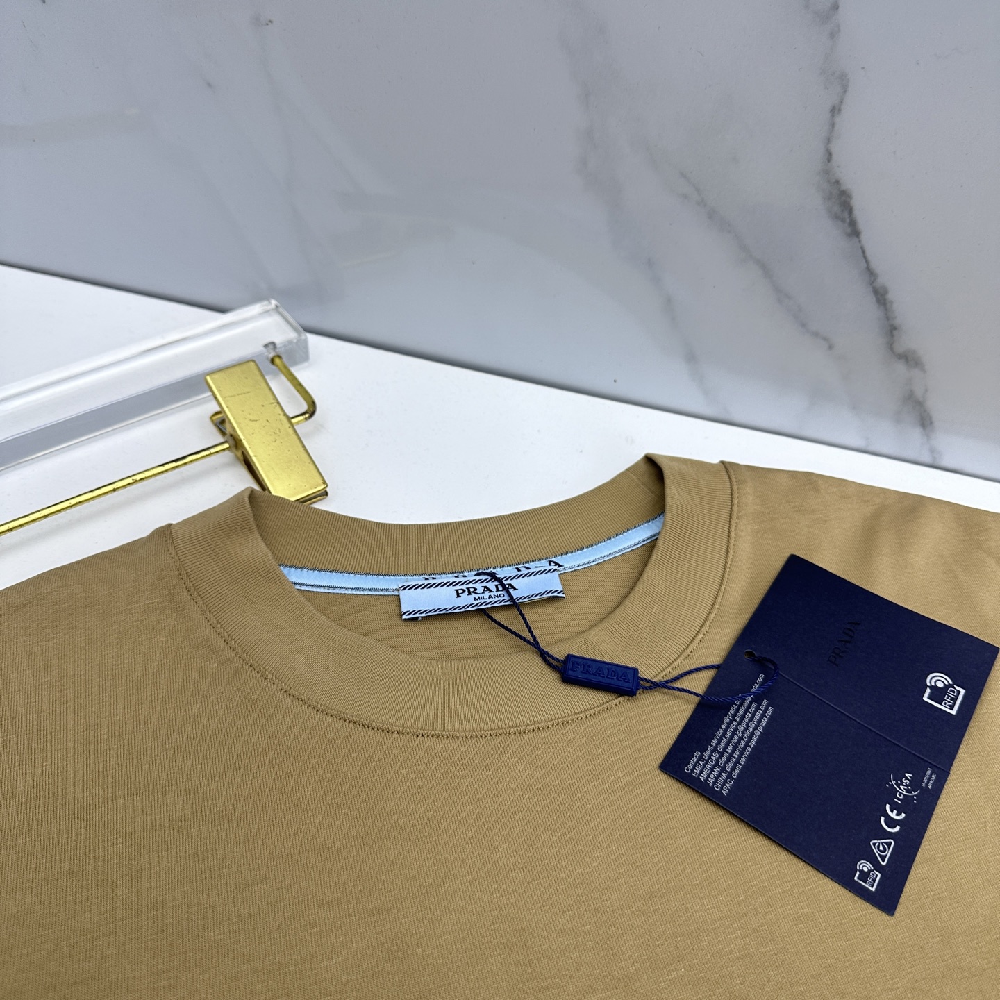 🆕Prada普拉达 2026春夏新款logo胶条装饰短袖 官网同款T恤 双纱纯棉面料 多元化搭配 是眼下