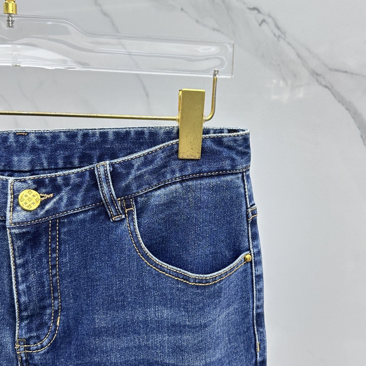 🆕LV路易威登 男装系列属于时装圈无法复制和取代的存在，代表着意式典型的品牌 工艺、品质及剪裁设计都堪称