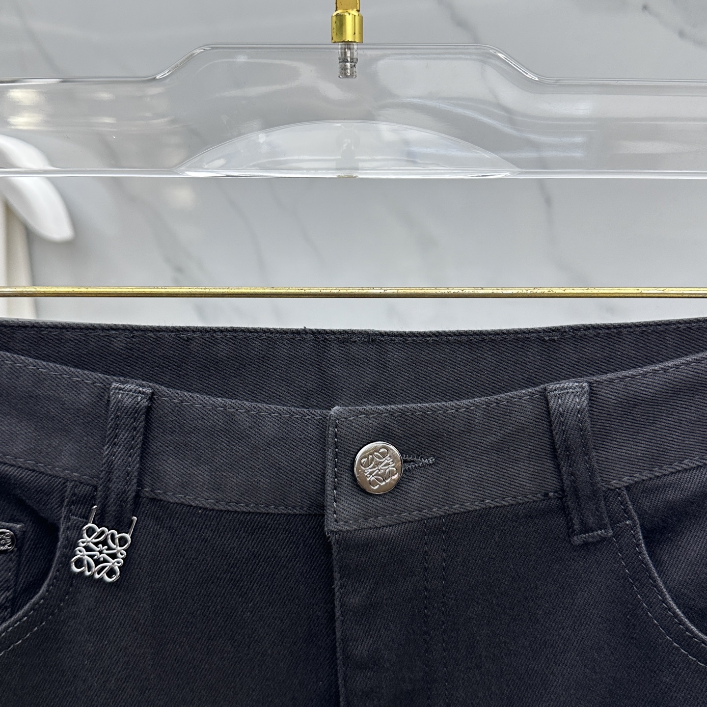 🆕LOEWE罗意威 男装系列属于时装圈无法复制和取代的存在，代表着意式典型的品牌 工艺、品质及剪裁设计都