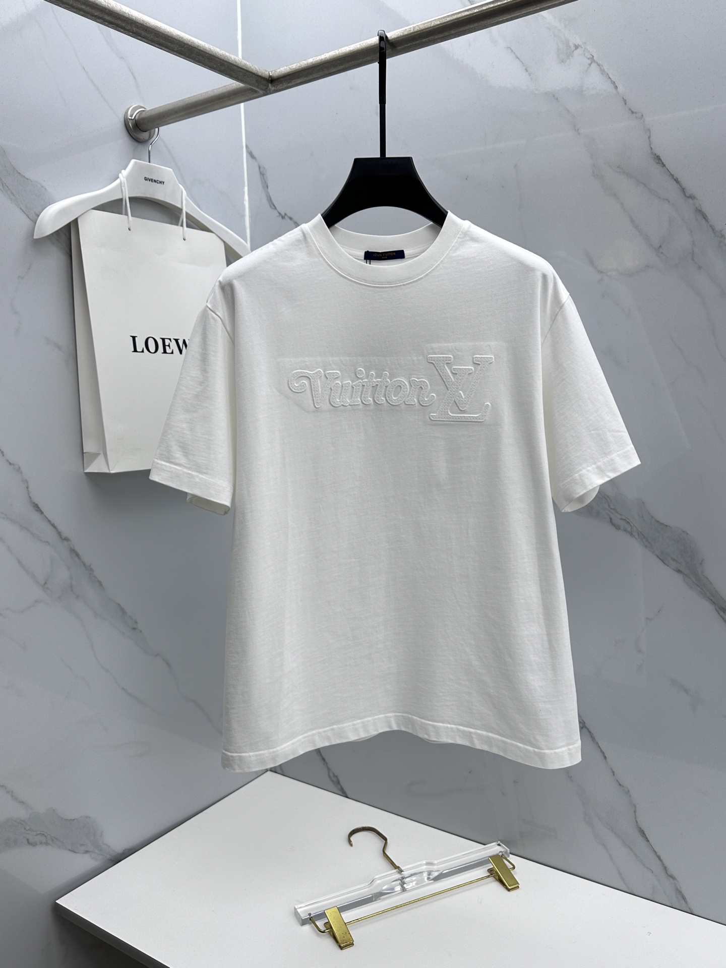 🆕LV路易威登 2026春夏新款logo字母刺绣短袖 官网同款T恤 双纱纯棉面料 多元化搭配 是眼下时尚