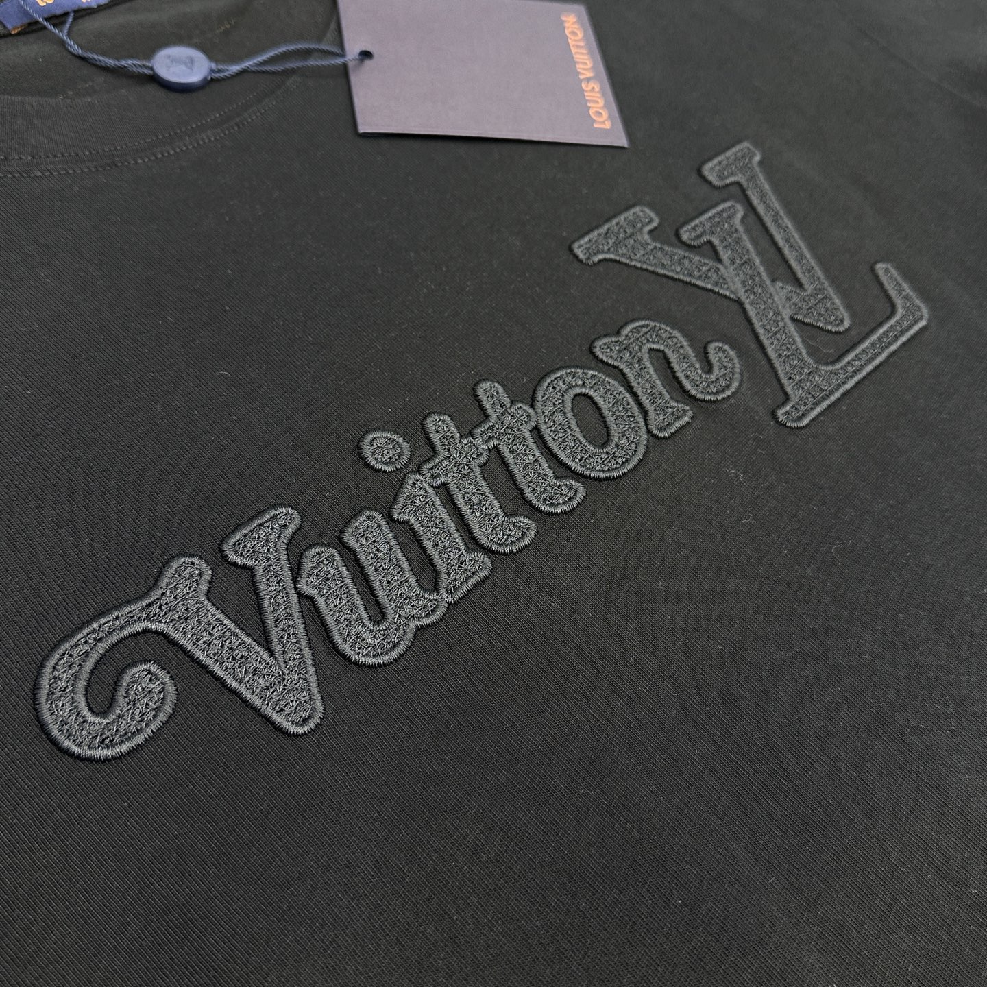 🆕LV路易威登 2026春夏新款logo字母刺绣短袖 官网同款T恤 双纱纯棉面料 多元化搭配 符合眼下时