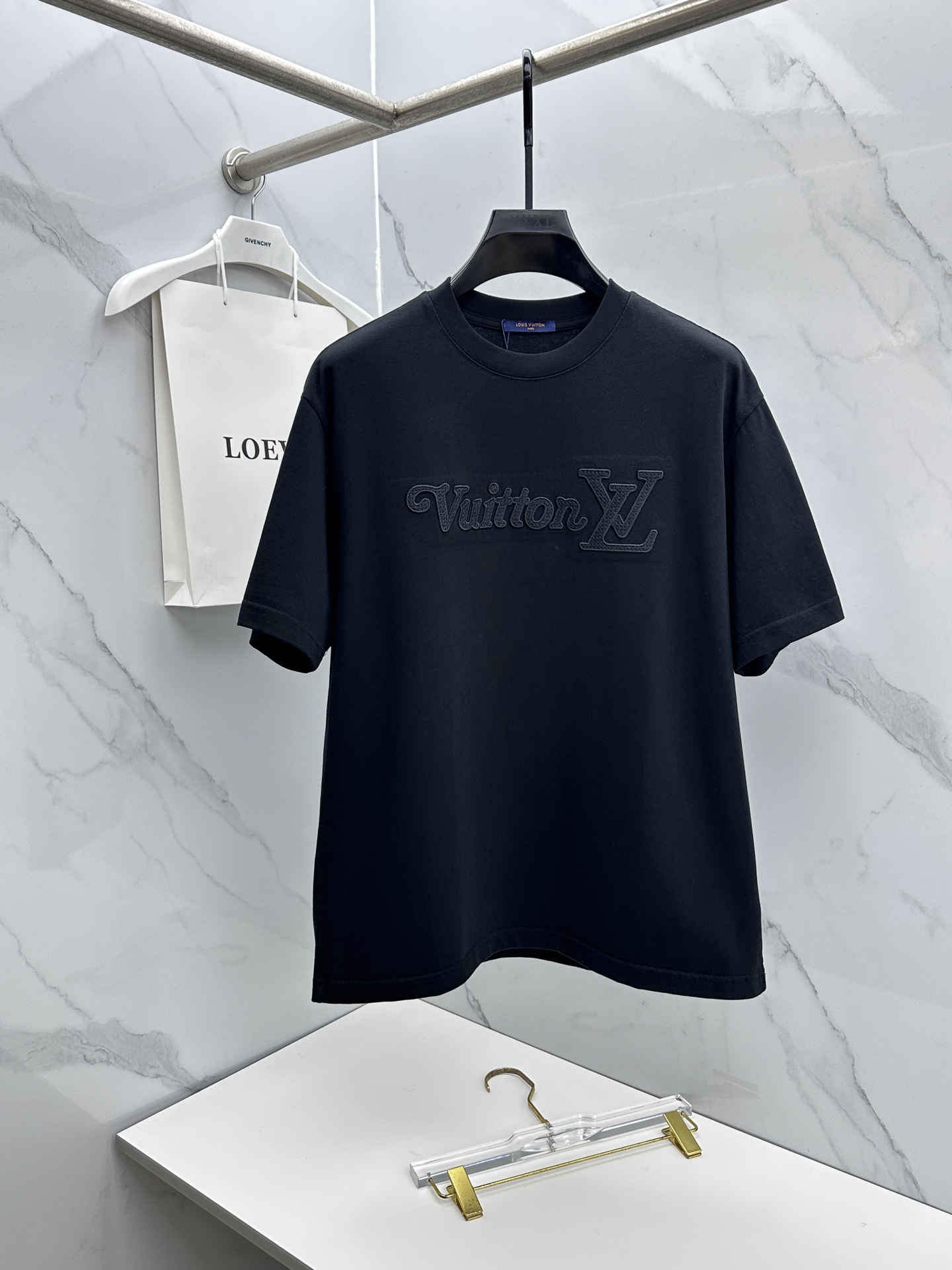 🆕LV路易威登 2026春夏新款logo字母刺绣短袖 官网同款T恤 双纱纯棉面料 多元化搭配 符合眼下时