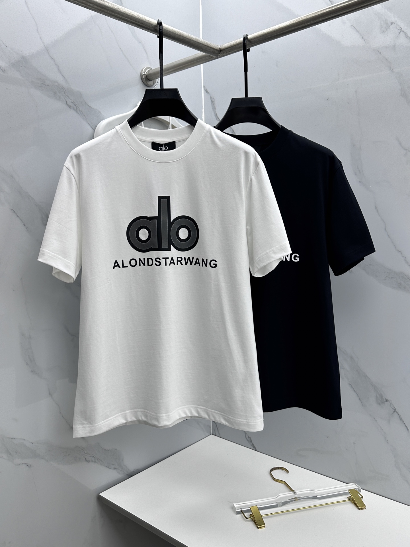 🆕alo 2026春夏新款logo印花短袖 官网同款T恤 双纱纯棉面料 多元化搭配 迎合眼下时尚前沿的创