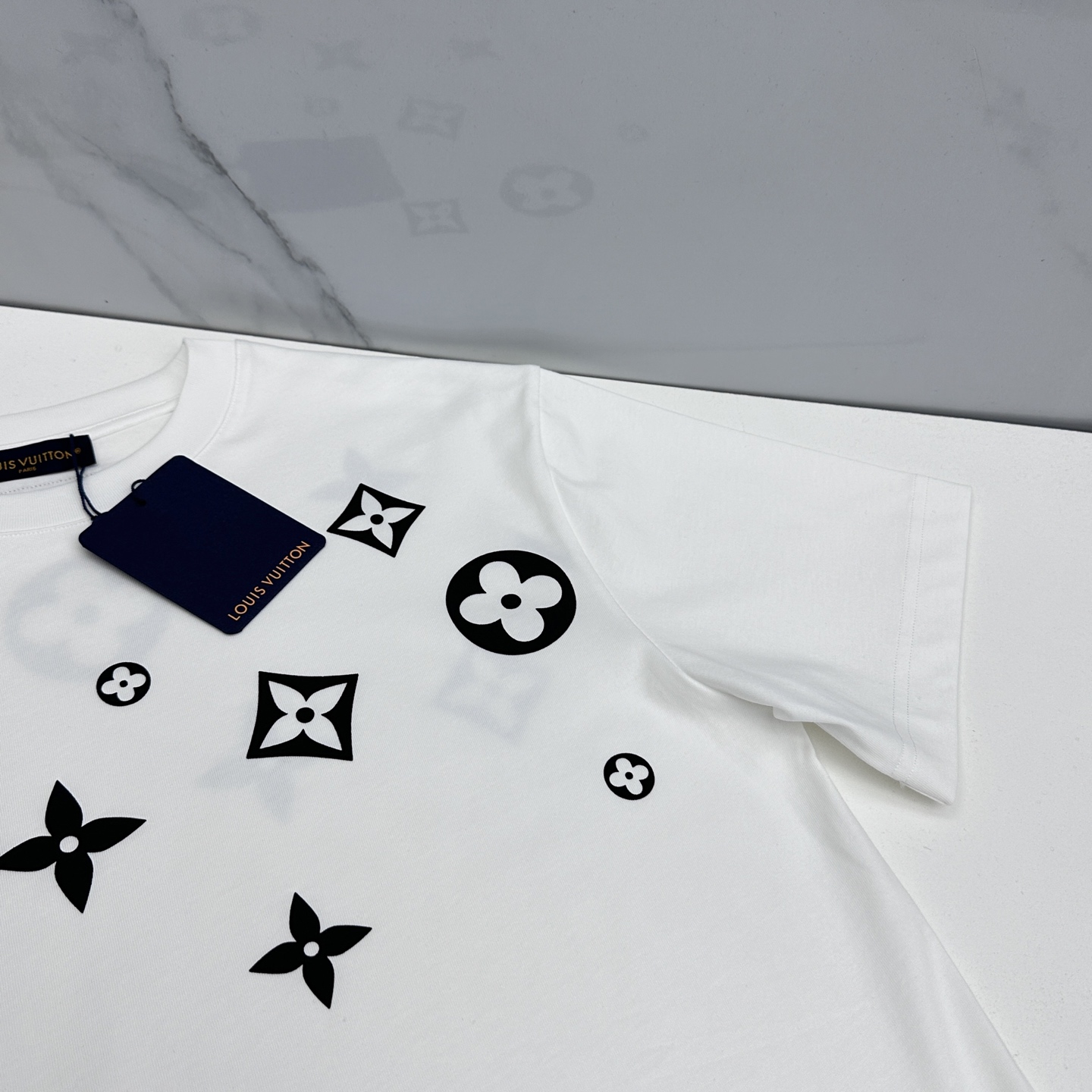 🆕LV路易威登 2026春夏新款logo压胶短袖 官网同款T恤 双纱纯棉面料 多元化搭配 迎合眼下时尚前