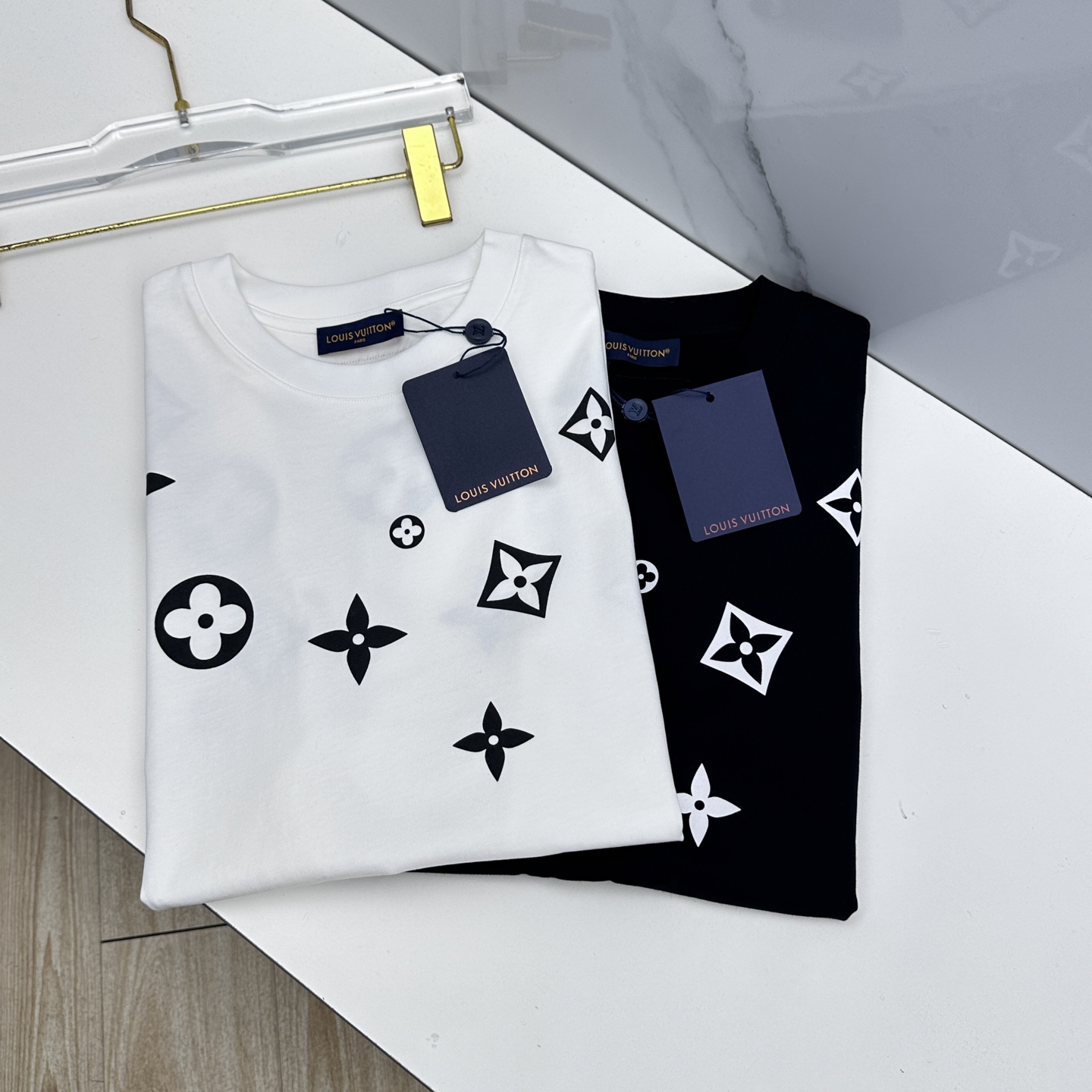 🆕LV路易威登 2026春夏新款logo压胶短袖 官网同款T恤 双纱纯棉面料 多元化搭配 迎合眼下时尚前