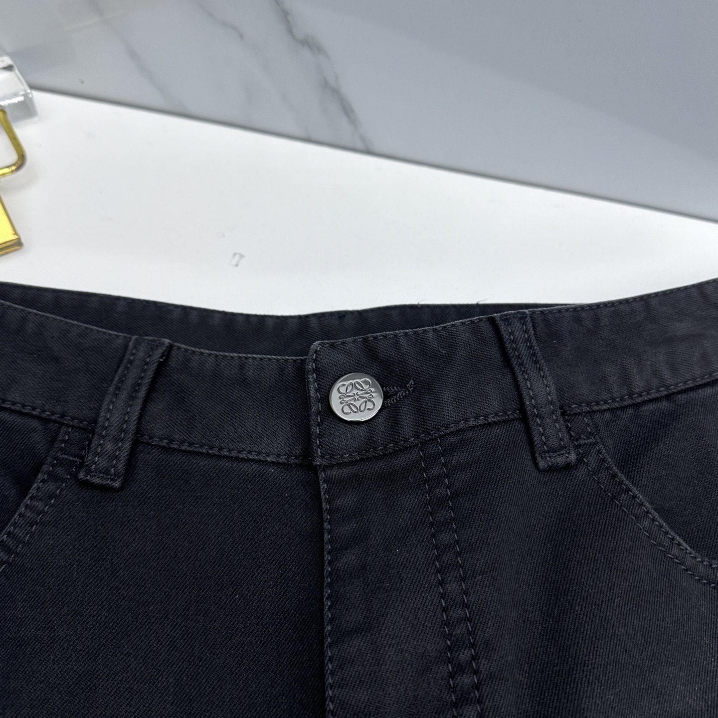 🆕LOEWE罗意威 男装系列属于时装圈无法复制和取代的存在，代表着意式典型的品牌 工艺、品质及剪裁设计都