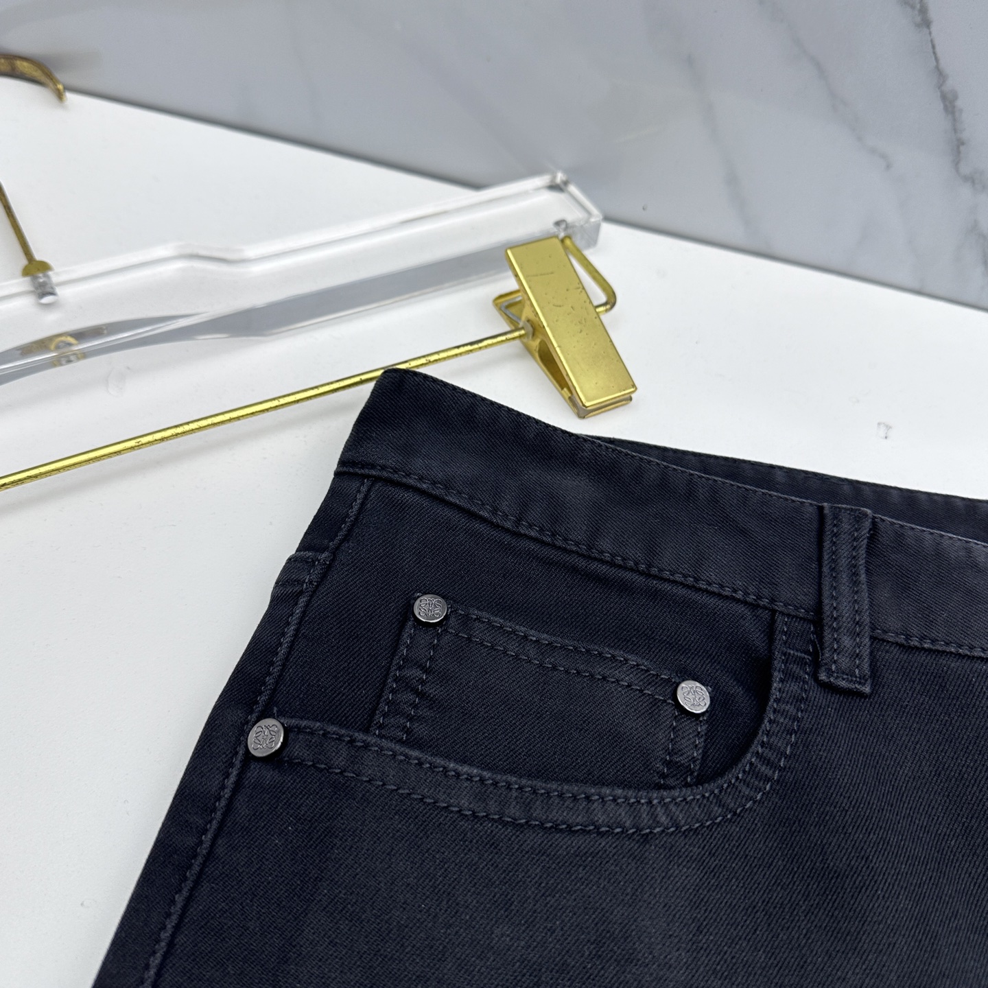 🆕LOEWE罗意威 男装系列属于时装圈无法复制和取代的存在，代表着意式典型的品牌 工艺、品质及剪裁设计都