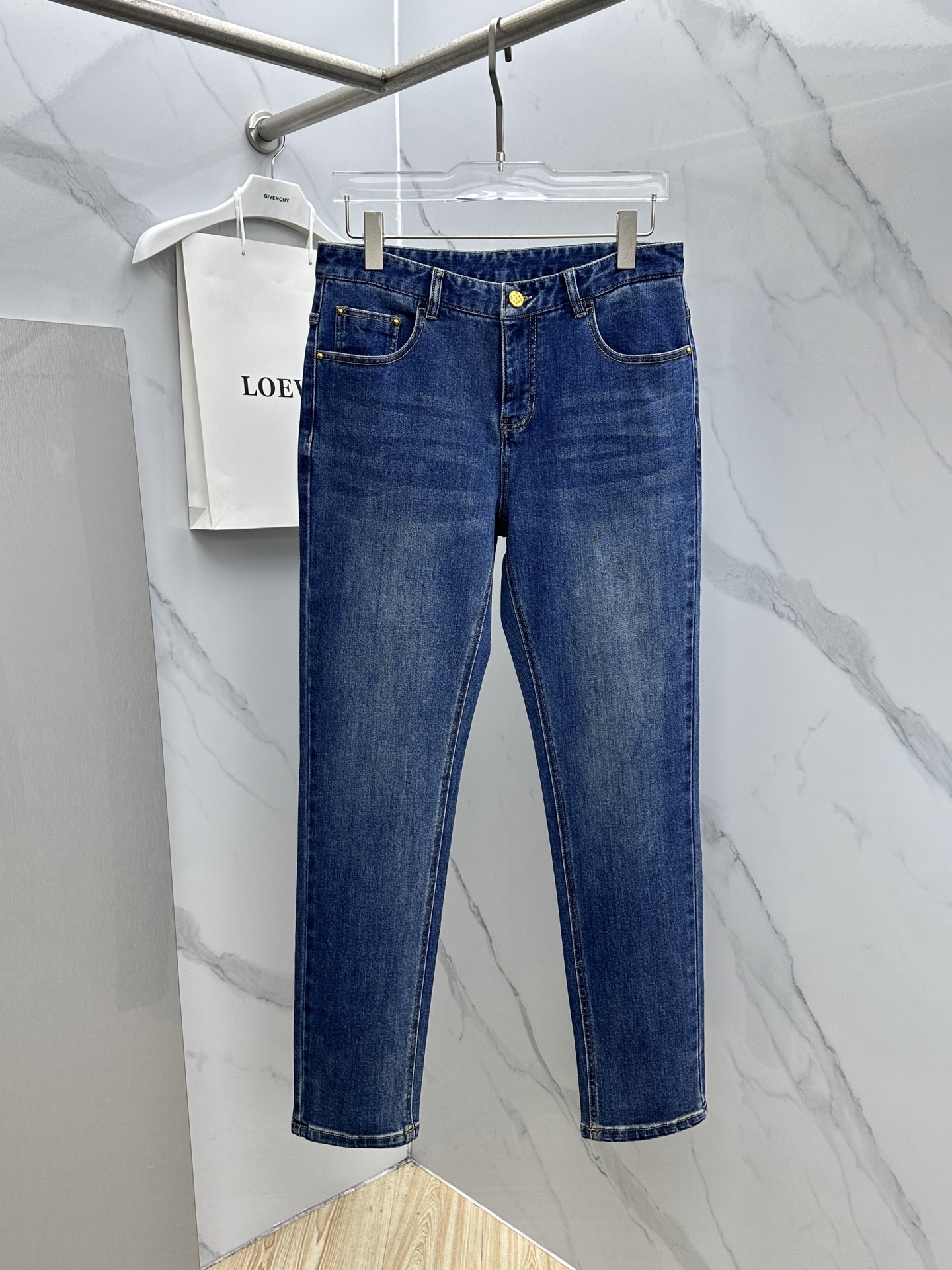 🆕LV路易威登 男装系列属于时装圈无法复制和取代的存在，代表着意式典型的品牌 工艺、品质及剪裁设计都堪称