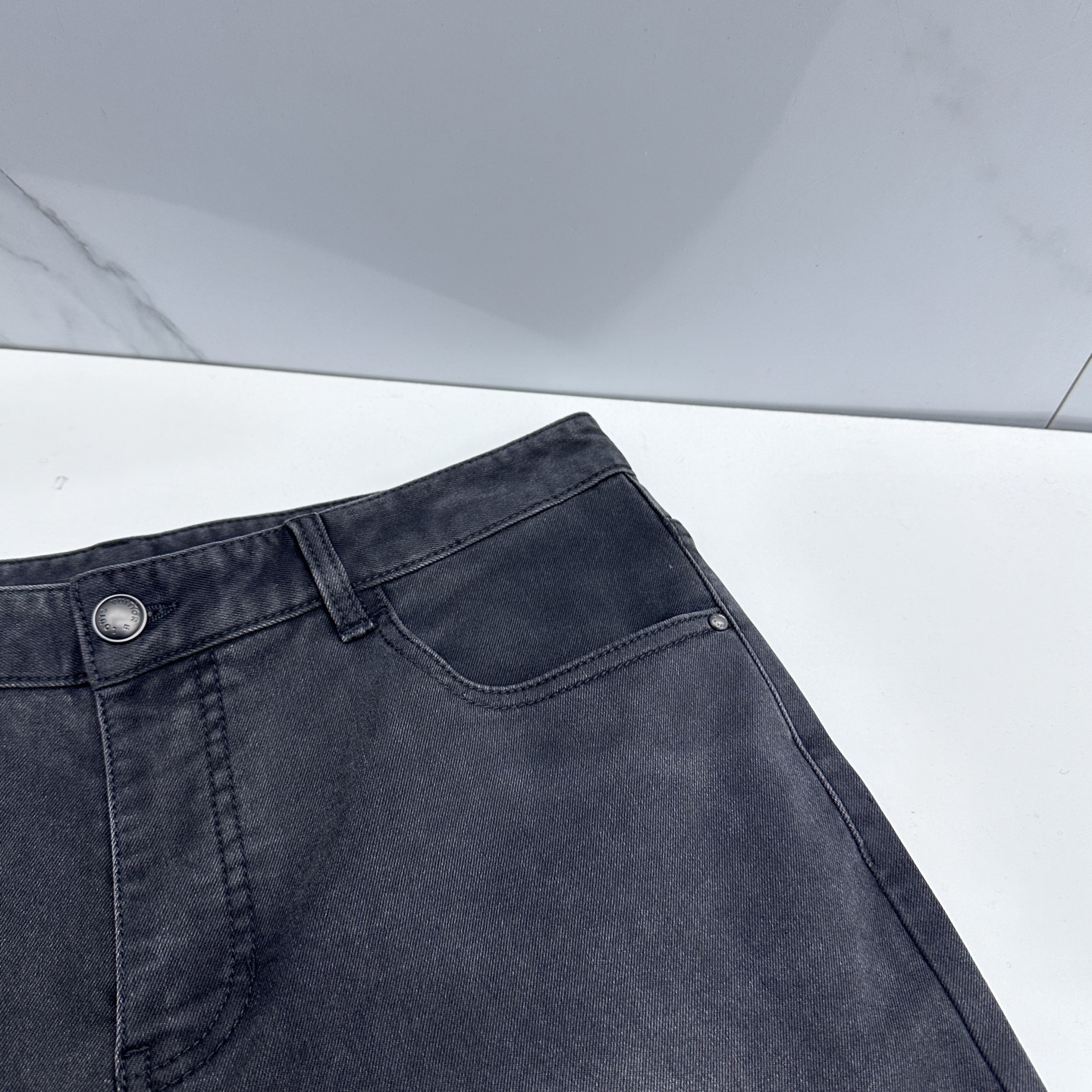 🆕LV路易威登 男装系列属于时装圈无法复制和取代的存在，代表着意式典型的品牌 工艺、品质及剪裁设计都堪称