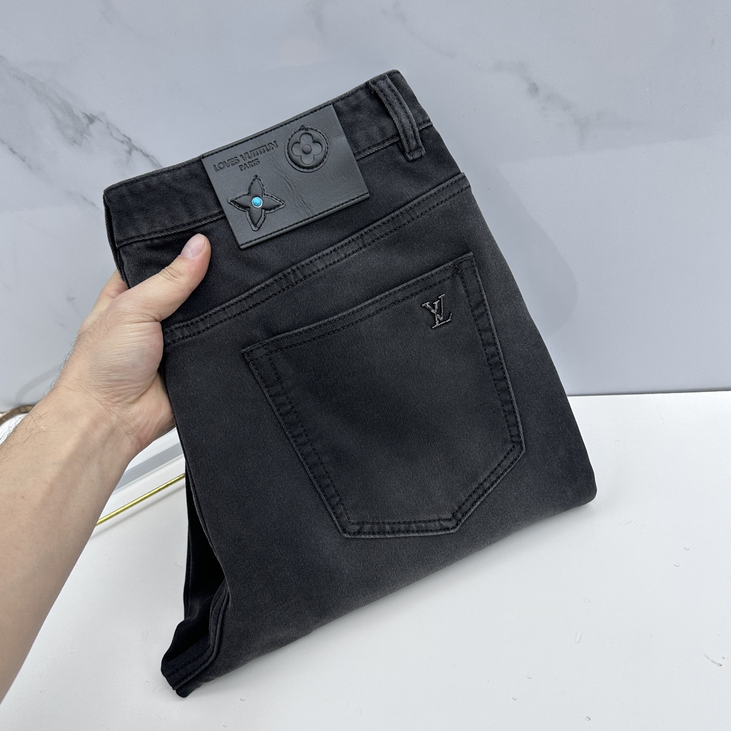 🆕LV路易威登 男装系列属于时装圈无法复制和取代的存在，代表着意式典型的品牌 工艺、品质及剪裁设计都堪称