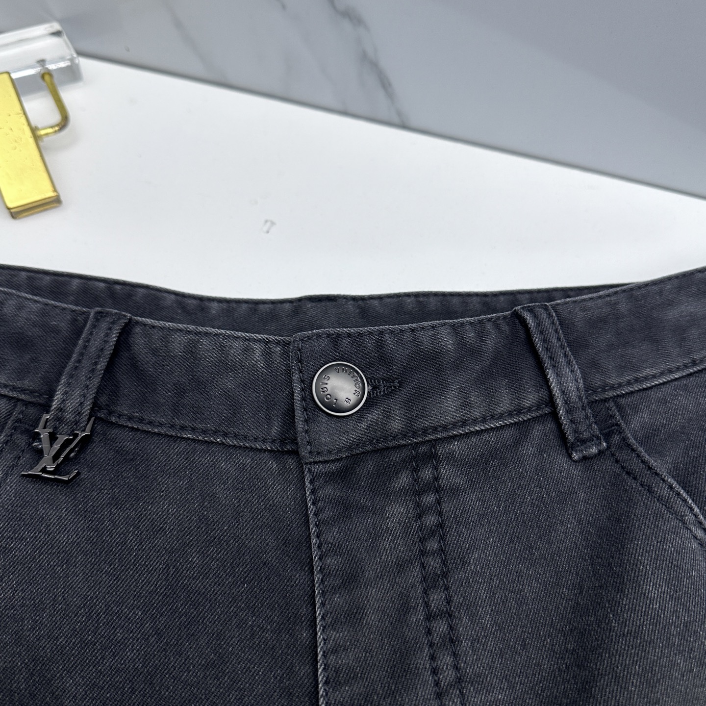 🆕LV路易威登 男装系列属于时装圈无法复制和取代的存在，代表着意式典型的品牌 工艺、品质及剪裁设计都堪称