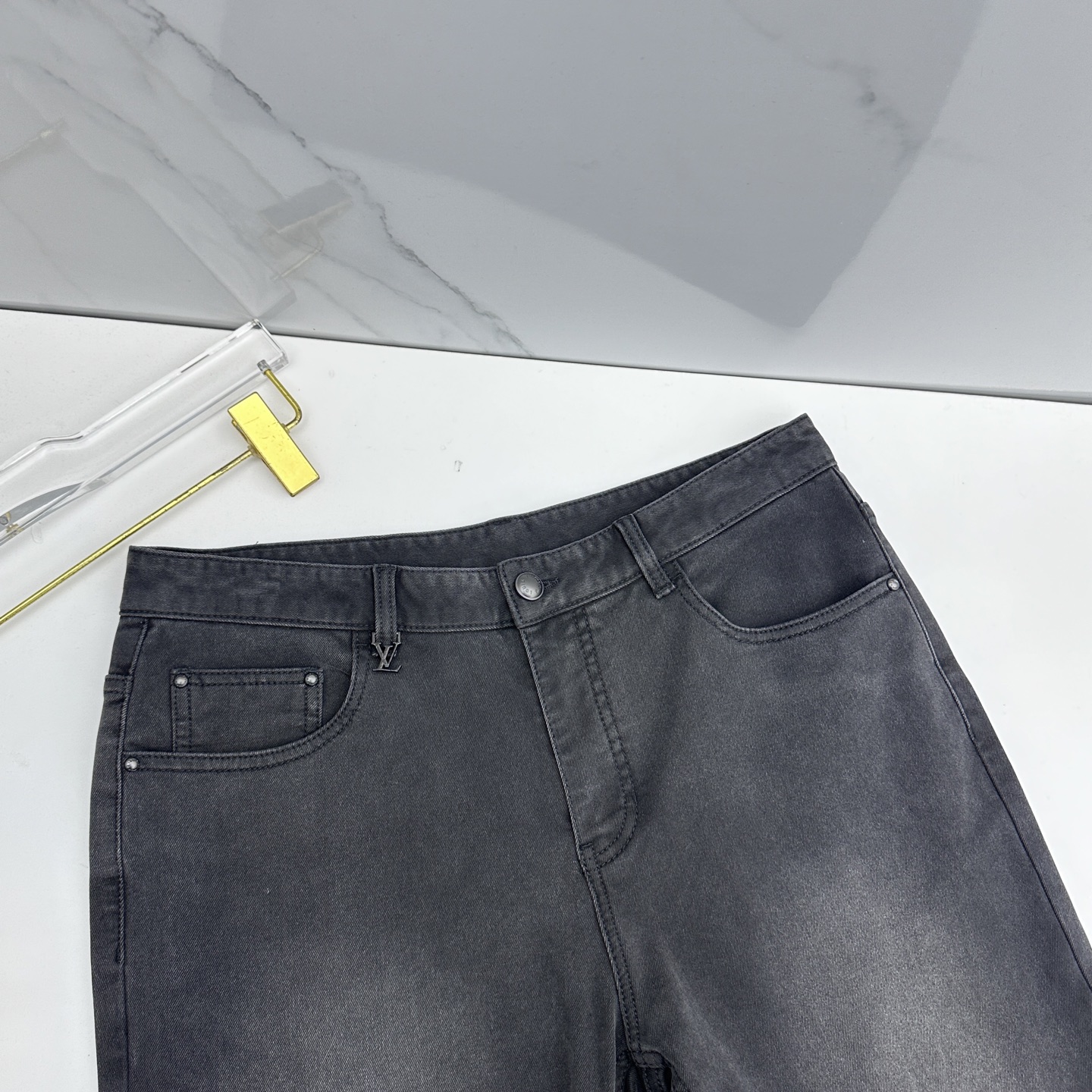 🆕LV路易威登 男装系列属于时装圈无法复制和取代的存在，代表着意式典型的品牌 工艺、品质及剪裁设计都堪称