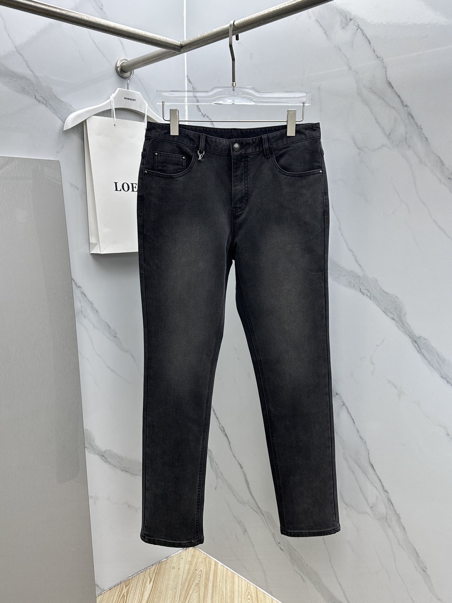 🆕LV路易威登 男装系列属于时装圈无法复制和取代的存在，代表着意式典型的品牌 工艺、品质及剪裁设计都堪称