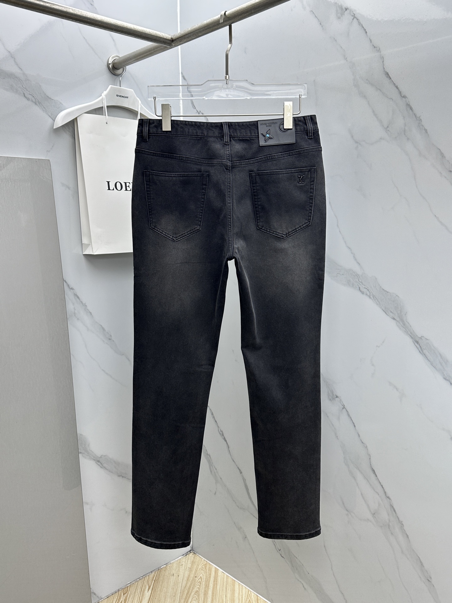 🆕LV路易威登 男装系列属于时装圈无法复制和取代的存在，代表着意式典型的品牌 工艺、品质及剪裁设计都堪称