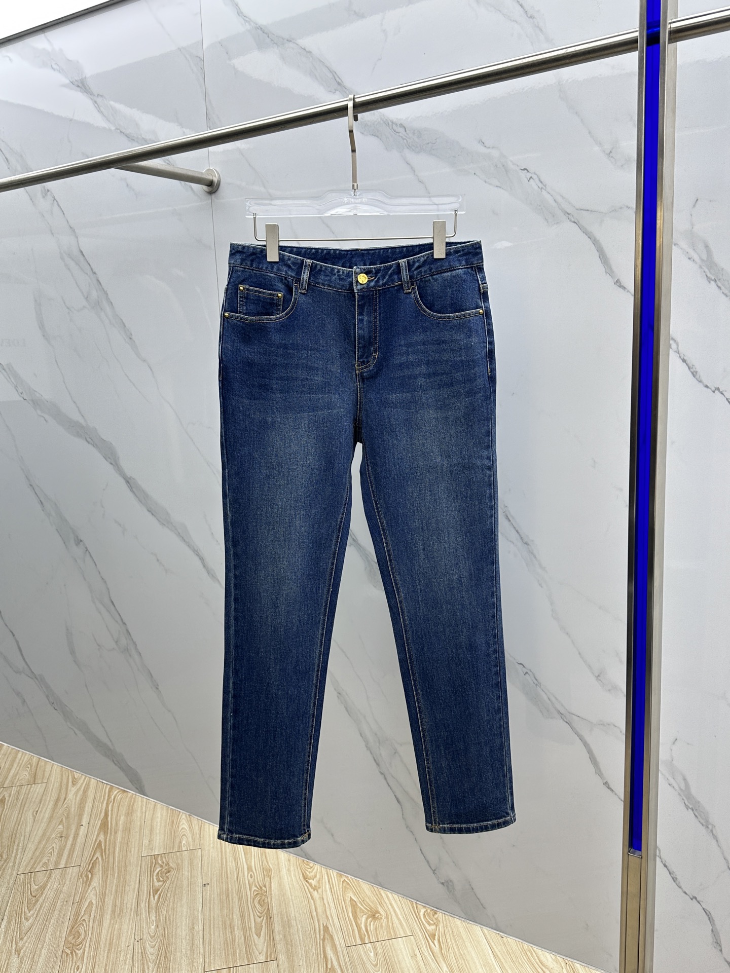 🆕LV路易威登 男装系列属于时装圈无法复制和取代的存在，代表着意式典型的品牌 工艺、品质及剪裁设计都堪称