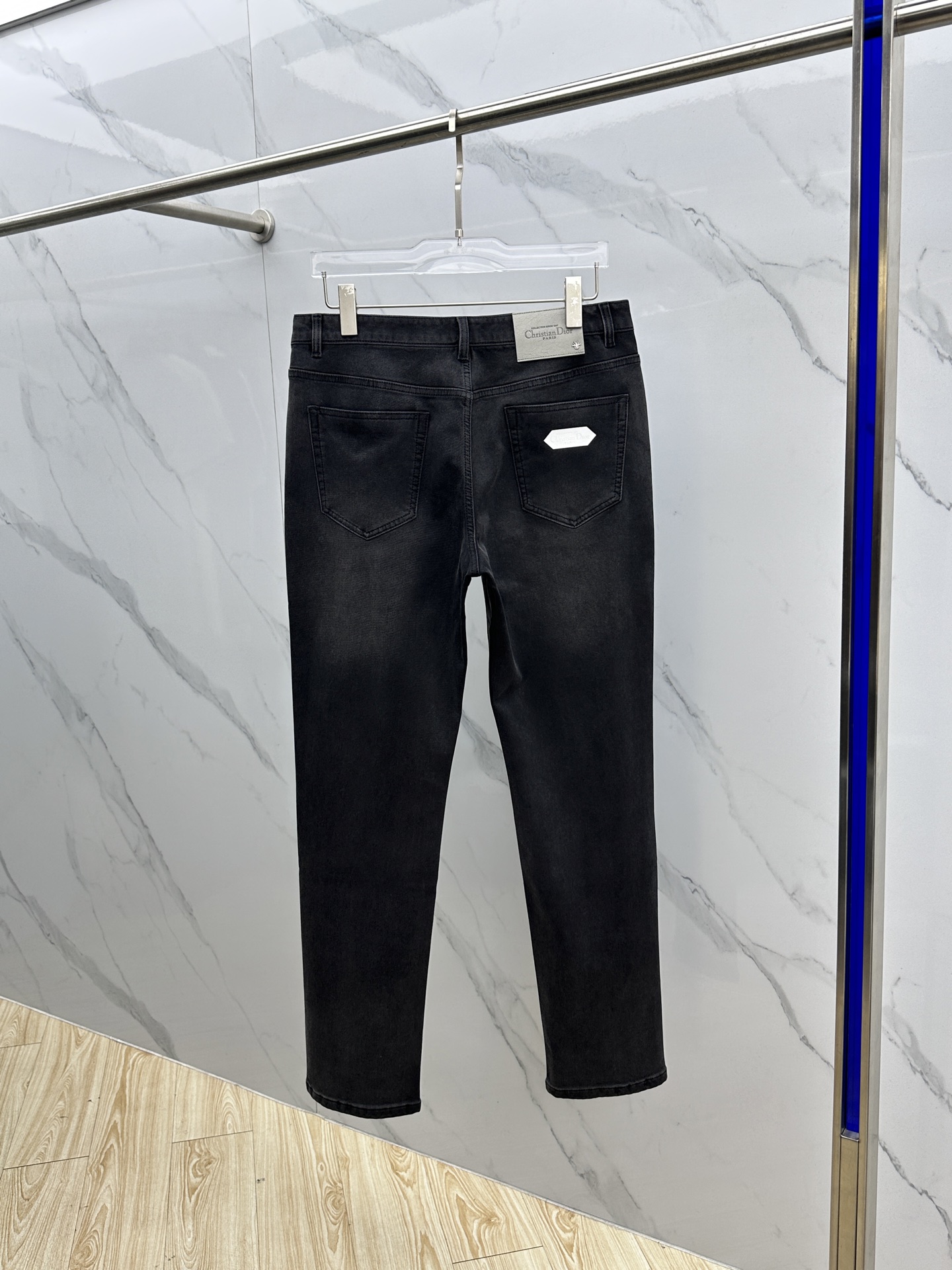 🆕Dior迪奥 男装系列属于时装圈无法复制和取代的存在，代表着意式典型的品牌 工艺、品质及剪裁设计都堪称