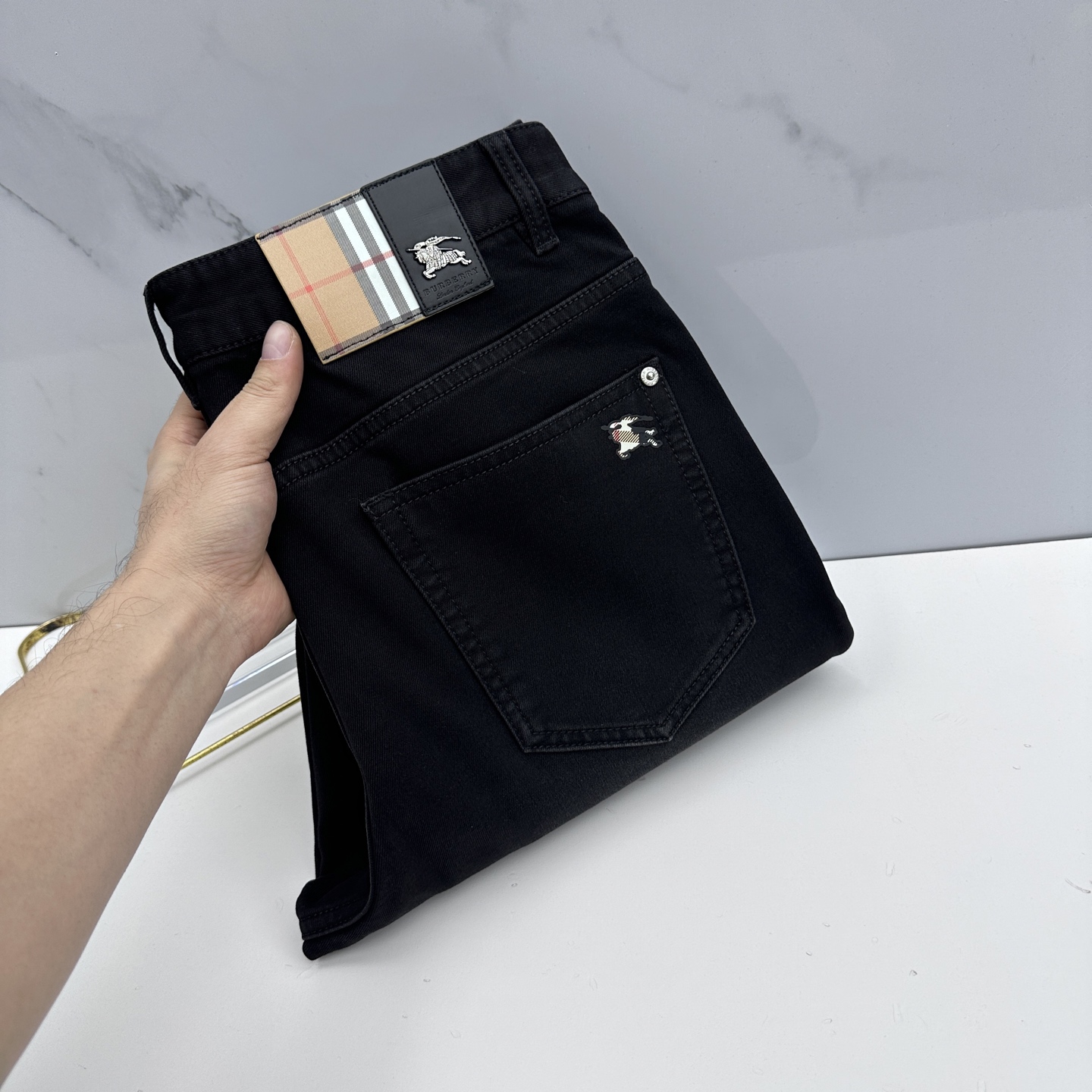 🆕BBR巴宝莉 男装系列属于时装圈无法复制和取代的存在，代表着意式典型的品牌 工艺、品质及剪裁设计都堪称