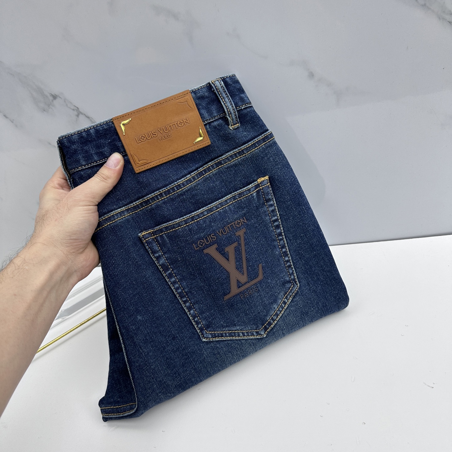 🆕LV路易威登 男装系列属于时装圈无法复制和取代的存在，代表着意式典型的品牌 工艺、品质及剪裁设计都堪称