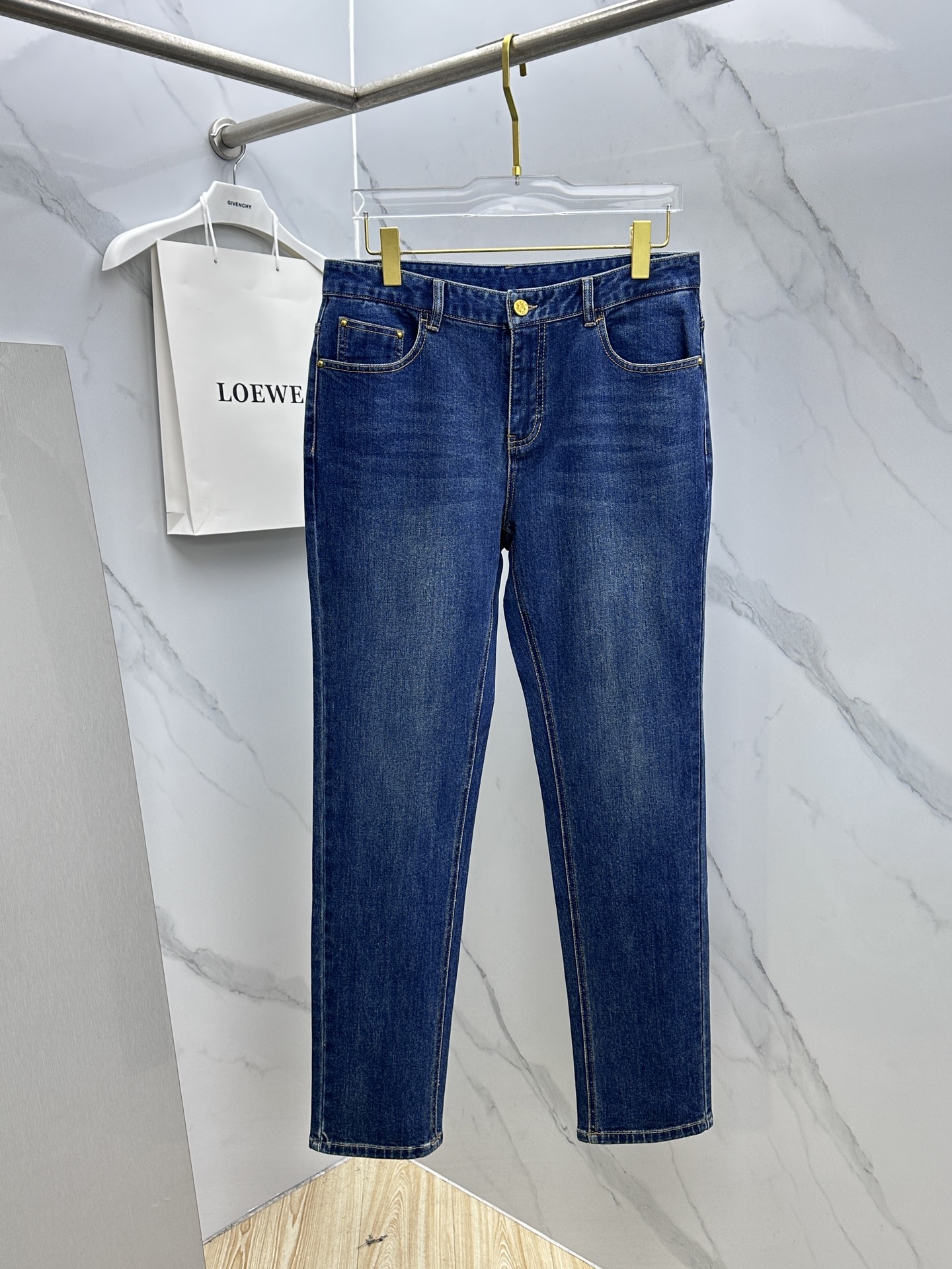 🆕LV路易威登 男装系列属于时装圈无法复制和取代的存在，代表着意式典型的品牌 工艺、品质及剪裁设计都堪称