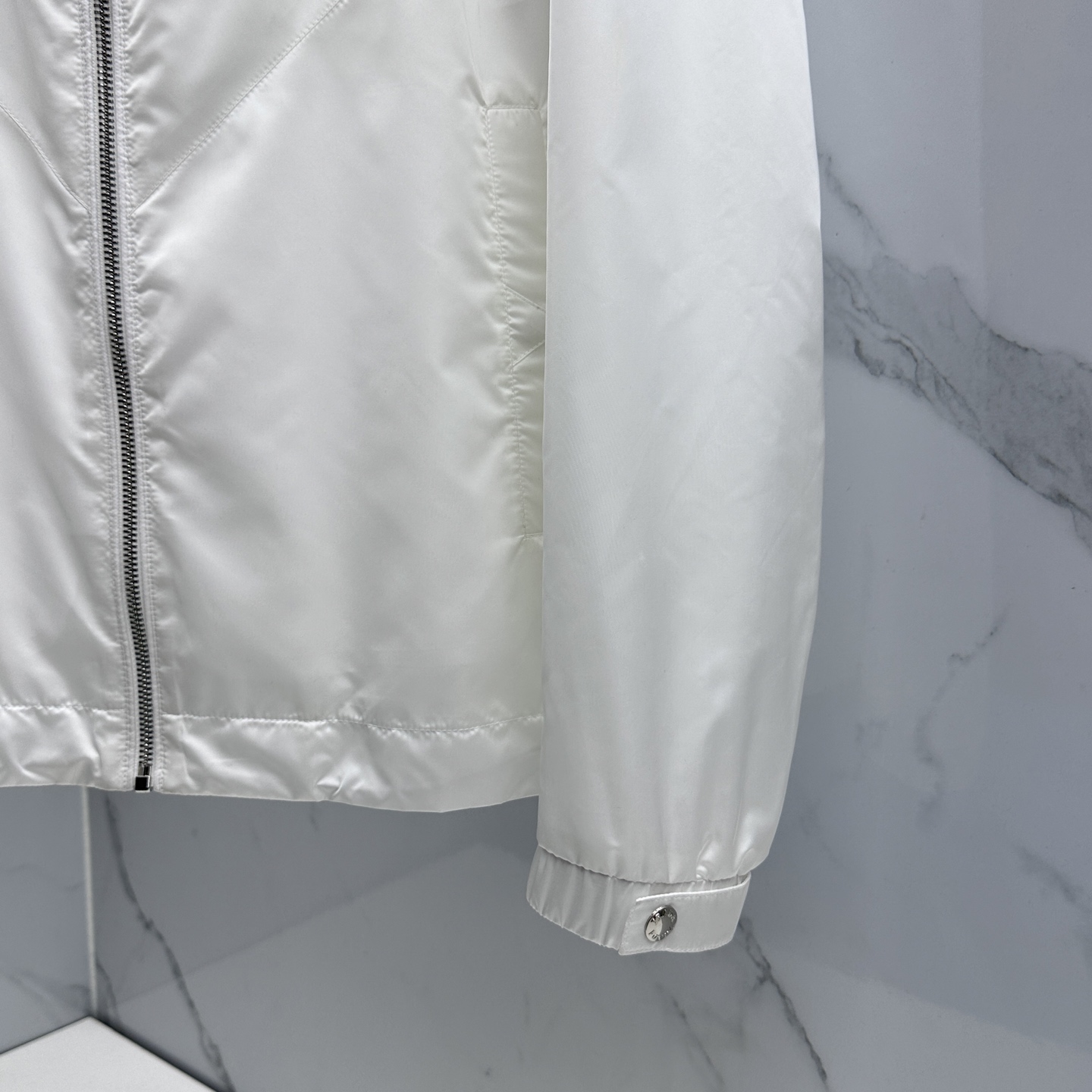 🆕Prada普拉达 2026早春系列，最新时尚立领夹克外套.处处细节显工艺足够的高级 结构性剪裁的设计改