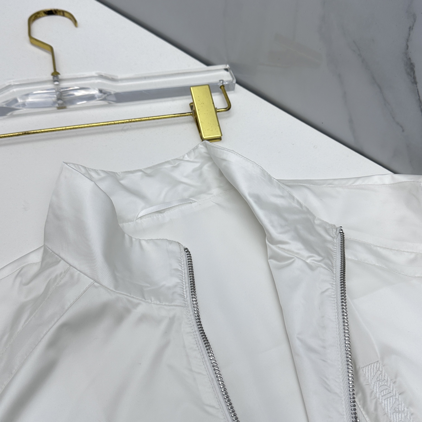 🆕Prada普拉达 2026早春系列，最新时尚立领夹克外套.处处细节显工艺足够的高级 结构性剪裁的设计改