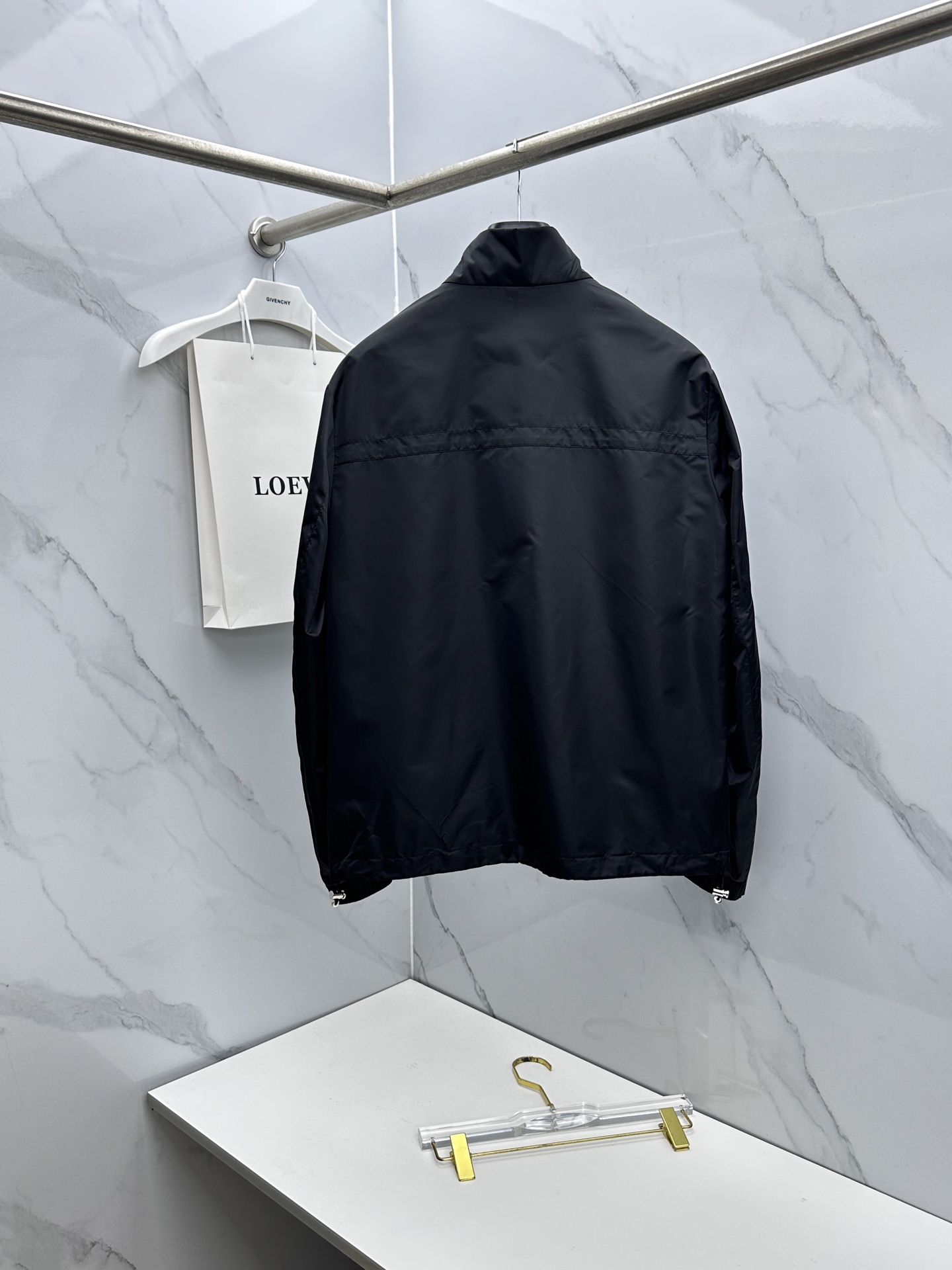 🆕Prada普拉达 2026早春系列，最新时尚立领夹克外套.处处细节显工艺足够的高级 结构性剪裁的设计改