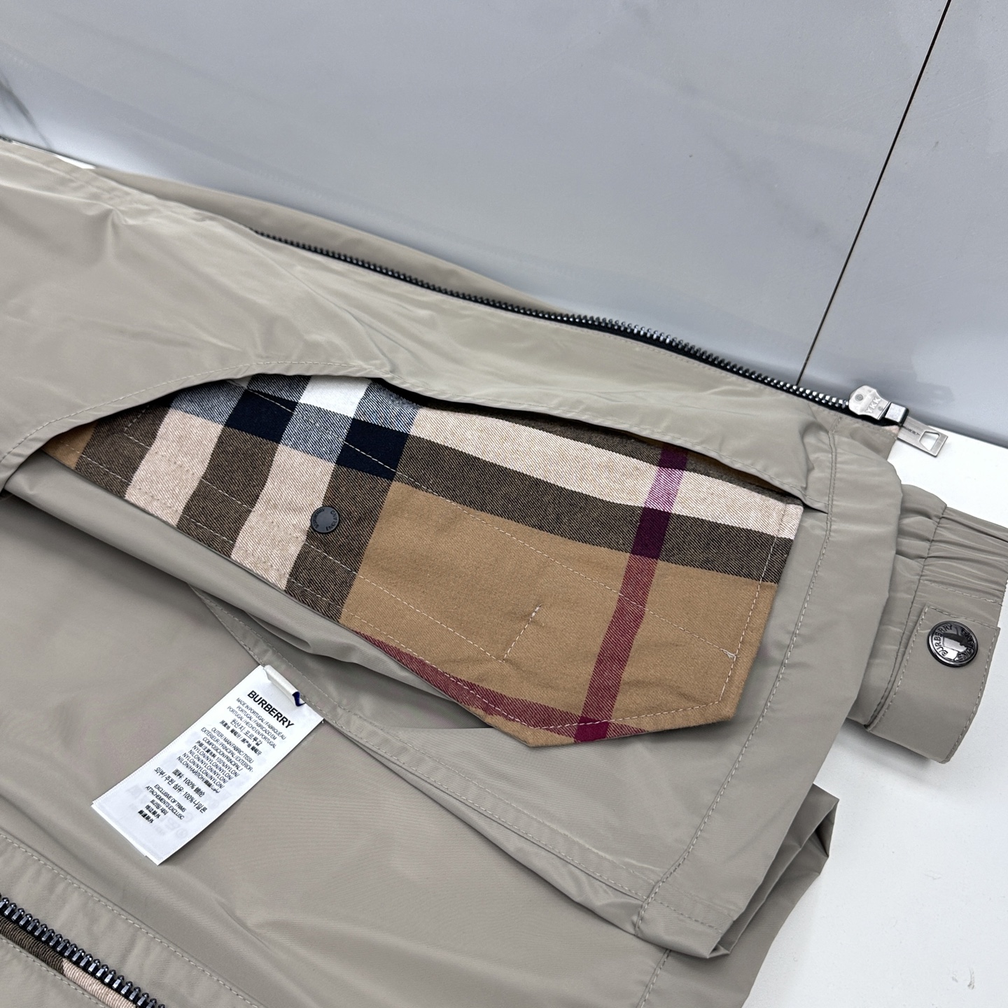 🆕Burberry巴宝莉 2026早春系列，最新时尚立领夹克外套.定制纹格。处处细节显工艺足够的高级 结