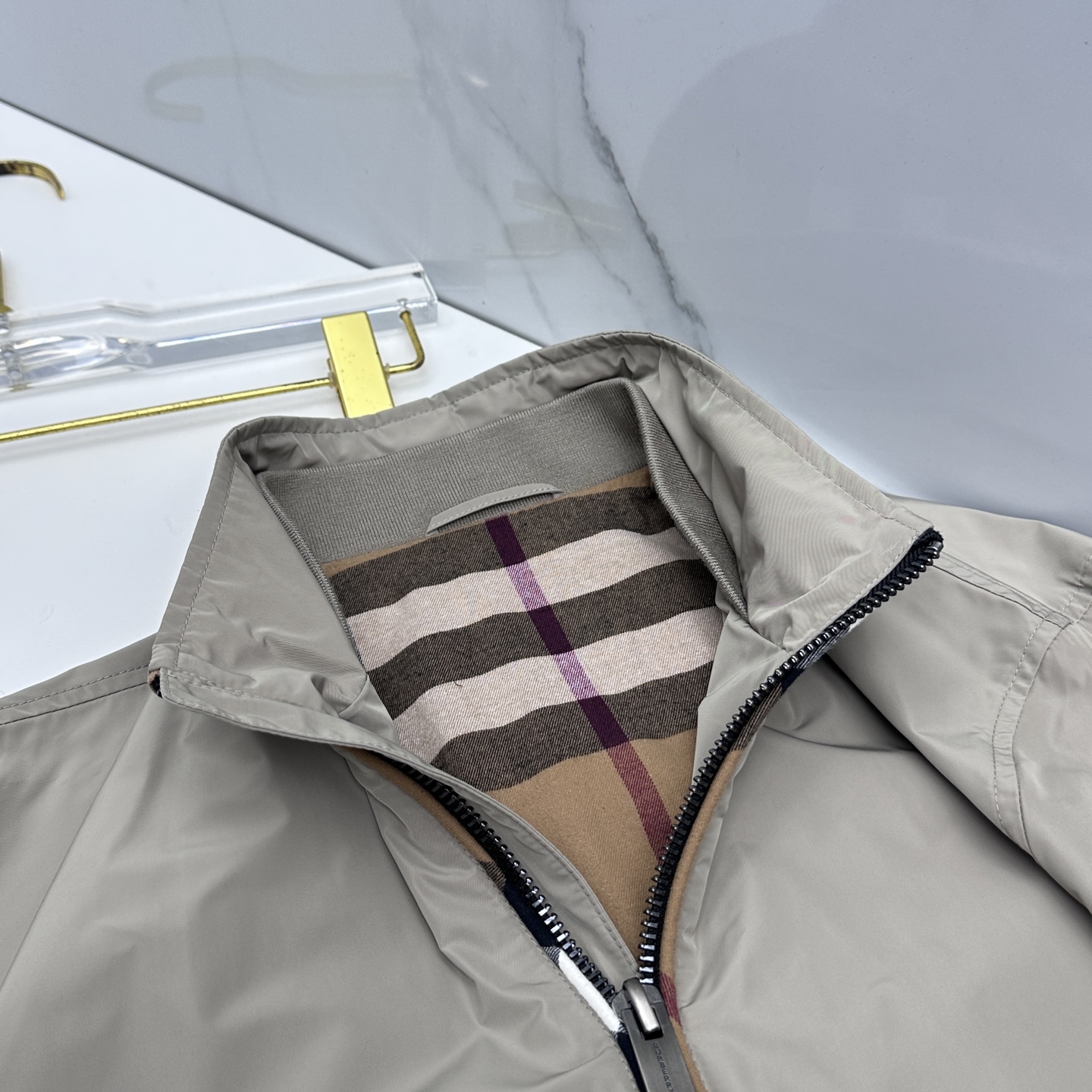 🆕Burberry巴宝莉 2026早春系列，最新时尚立领夹克外套.定制纹格。处处细节显工艺足够的高级 结