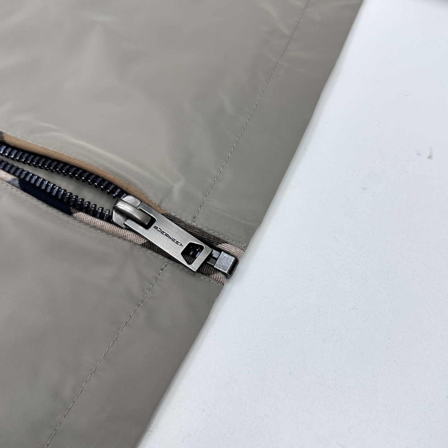 🆕Burberry巴宝莉 2026早春系列，最新时尚立领夹克外套.定制纹格。处处细节显工艺足够的高级 结