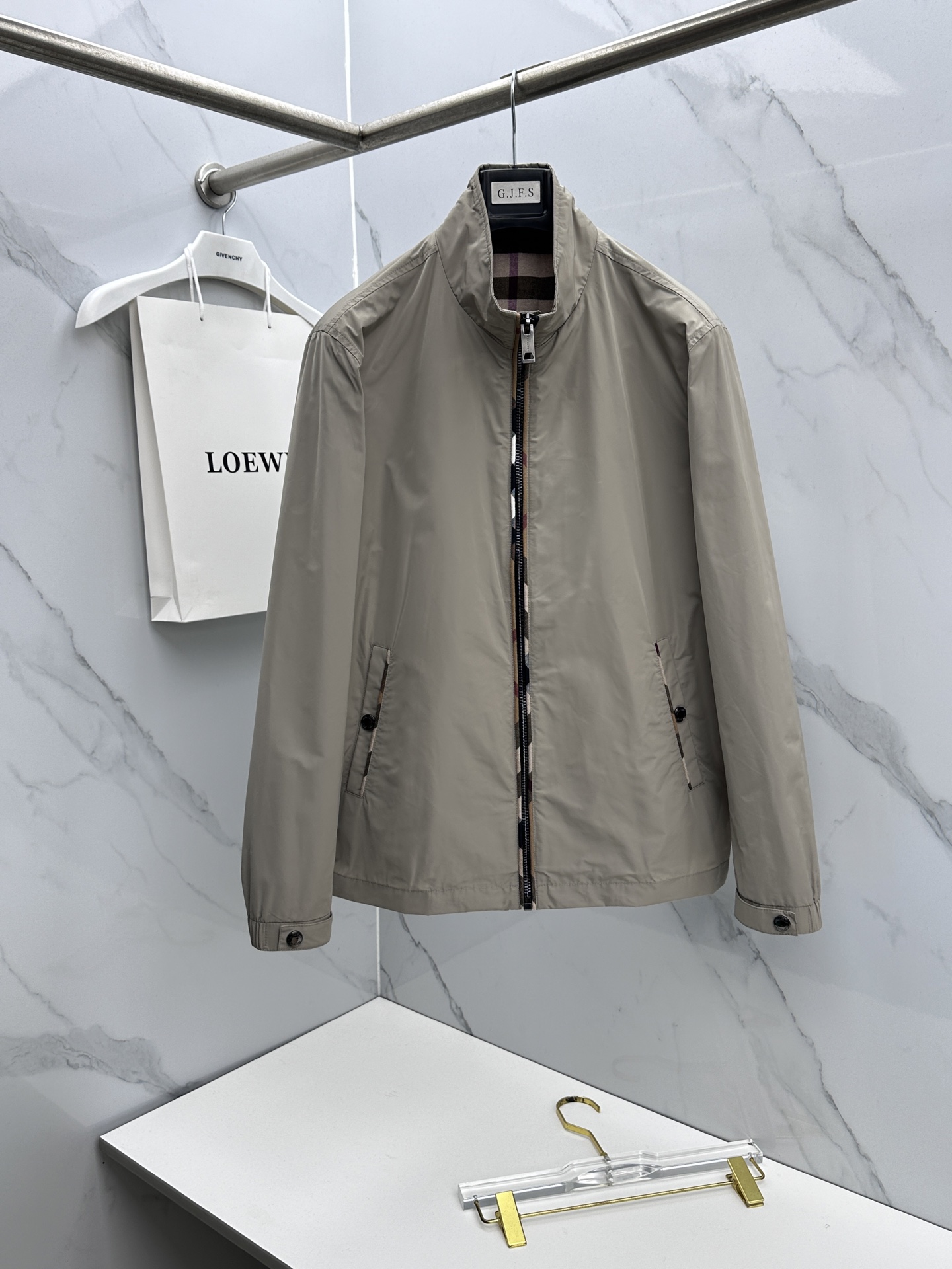 🆕Burberry巴宝莉 2026早春系列，最新时尚立领夹克外套.定制纹格。处处细节显工艺足够的高级 结