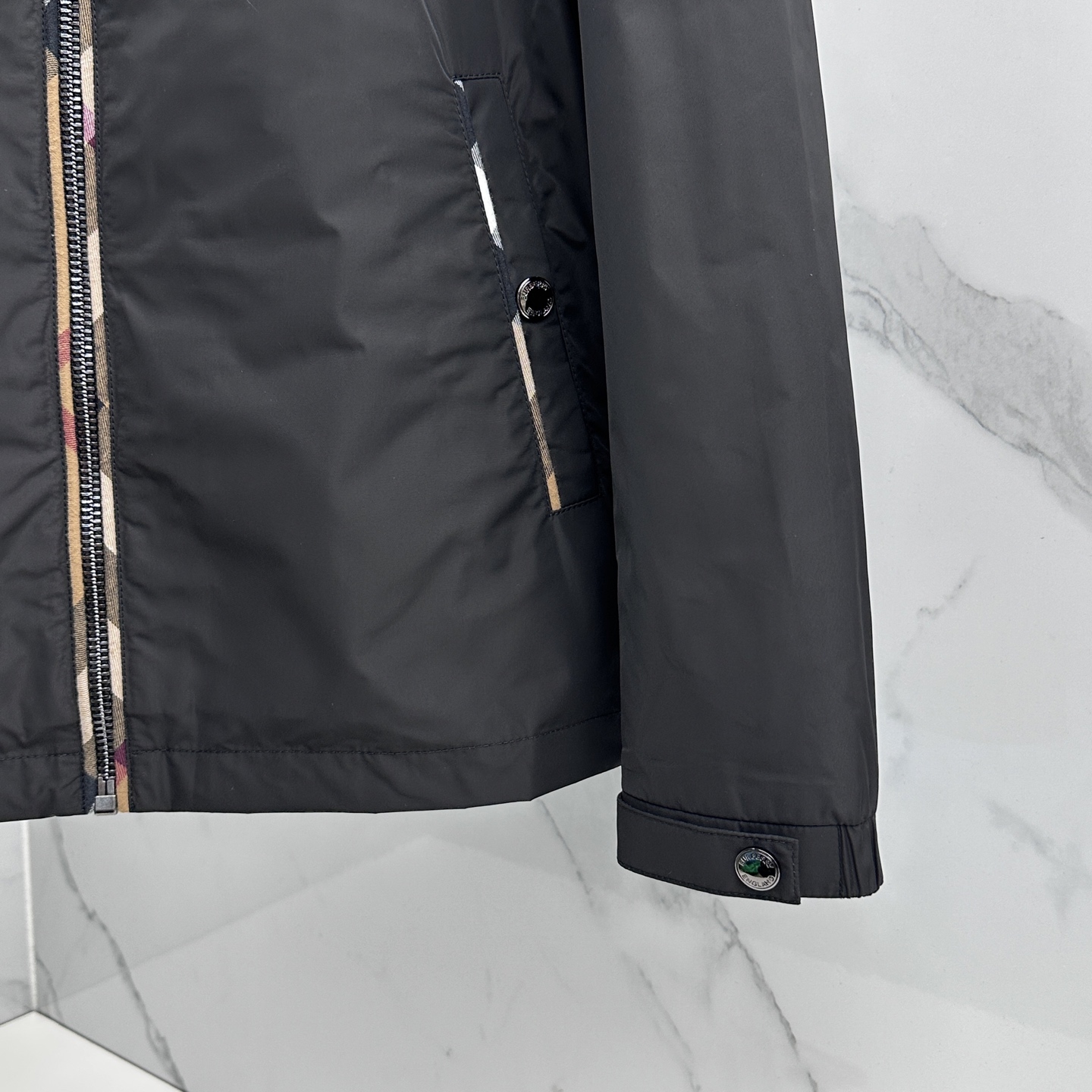 🆕Burberry巴宝莉 2026早春系列，最新时尚立领夹克外套.定制纹格。处处细节显工艺足够的高级 结