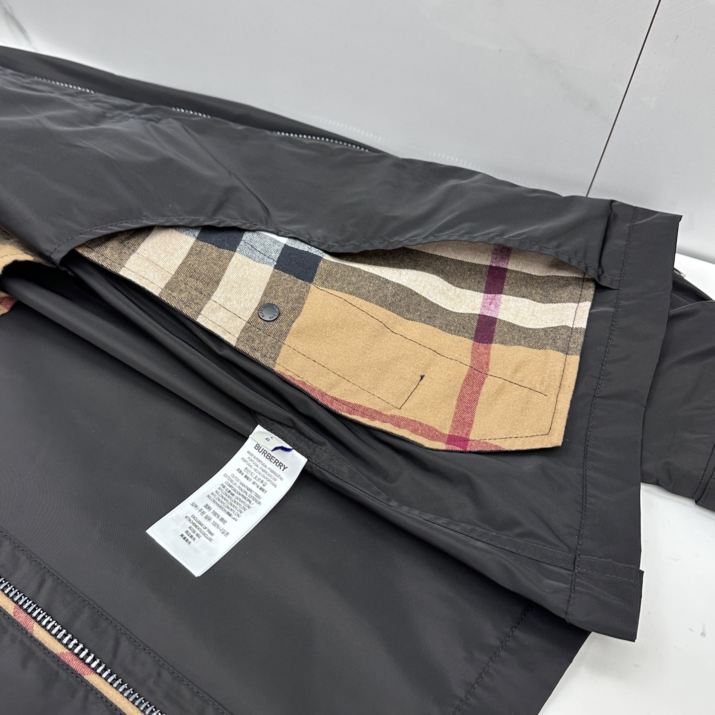 🆕Burberry巴宝莉 2026早春系列，最新时尚立领夹克外套.定制纹格。处处细节显工艺足够的高级 结