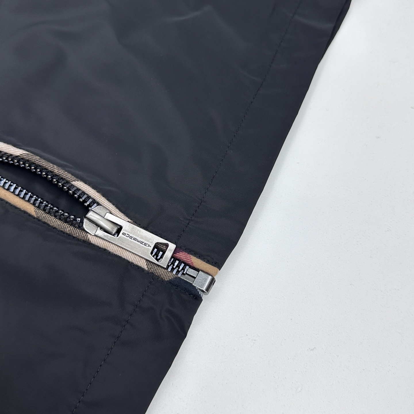 🆕Burberry巴宝莉 2026早春系列，最新时尚立领夹克外套.定制纹格。处处细节显工艺足够的高级 结