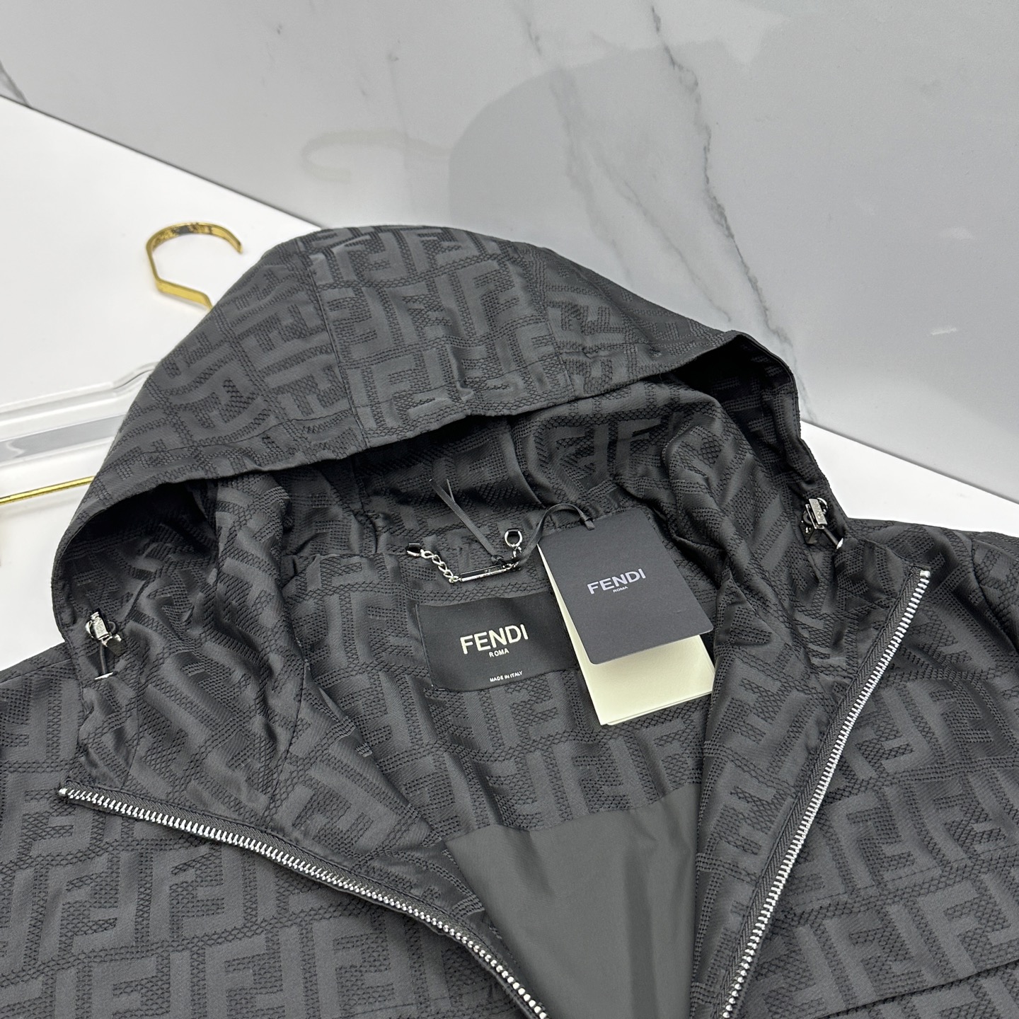 🆕Fendi芬迪 2026早春系列，最新时尚连帽夹克外套.双FF提花。处处细节显工艺足够的高级 结构性剪