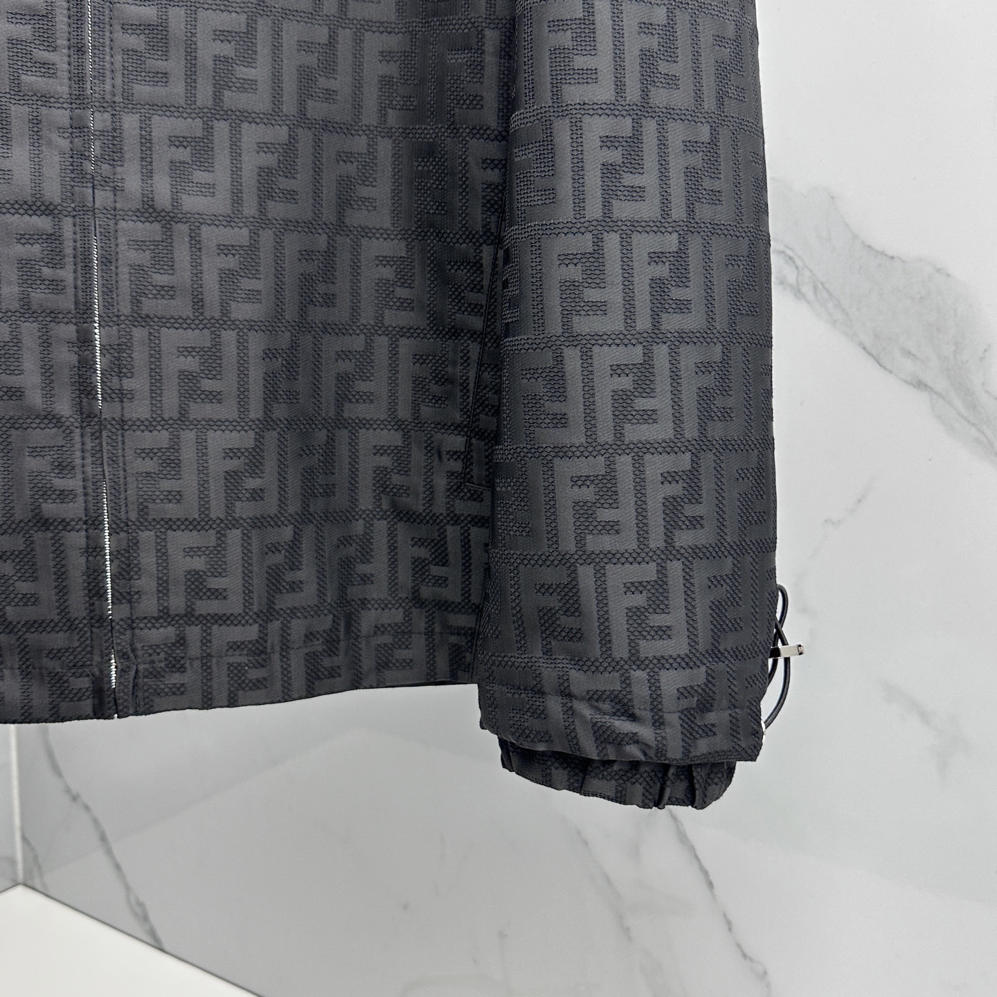 🆕Fendi芬迪 2026早春系列，最新时尚连帽夹克外套.双FF提花。处处细节显工艺足够的高级 结构性剪