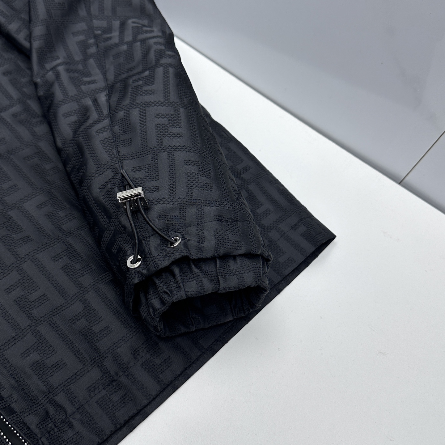 🆕Fendi芬迪 2026早春系列，最新时尚连帽夹克外套.双FF提花。处处细节显工艺足够的高级 结构性剪