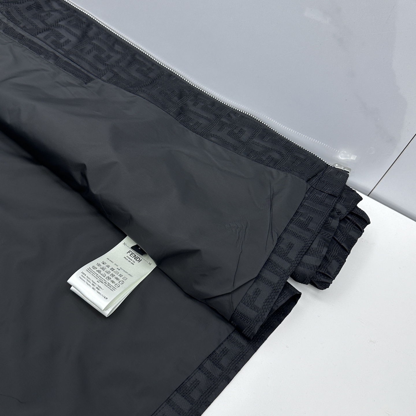 🆕Fendi芬迪 2026早春系列，最新时尚连帽夹克外套.双FF提花。处处细节显工艺足够的高级 结构性剪