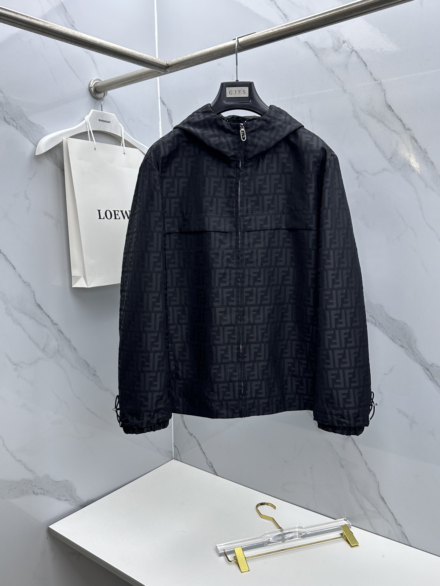 🆕Fendi芬迪 2026早春系列，最新时尚连帽夹克外套.双FF提花。处处细节显工艺足够的高级 结构性剪