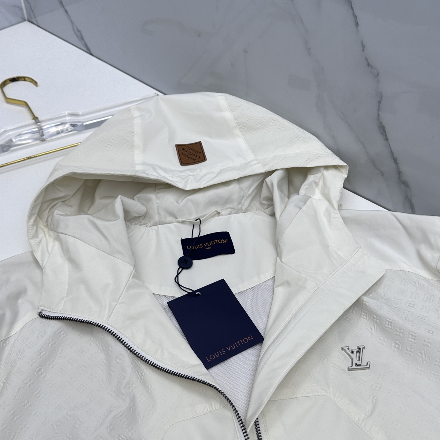 🆕LV路易威登 2026早春系列，最新时尚连帽夹克外套.logo提花拼接。处处细节显工艺足够的高级 结构