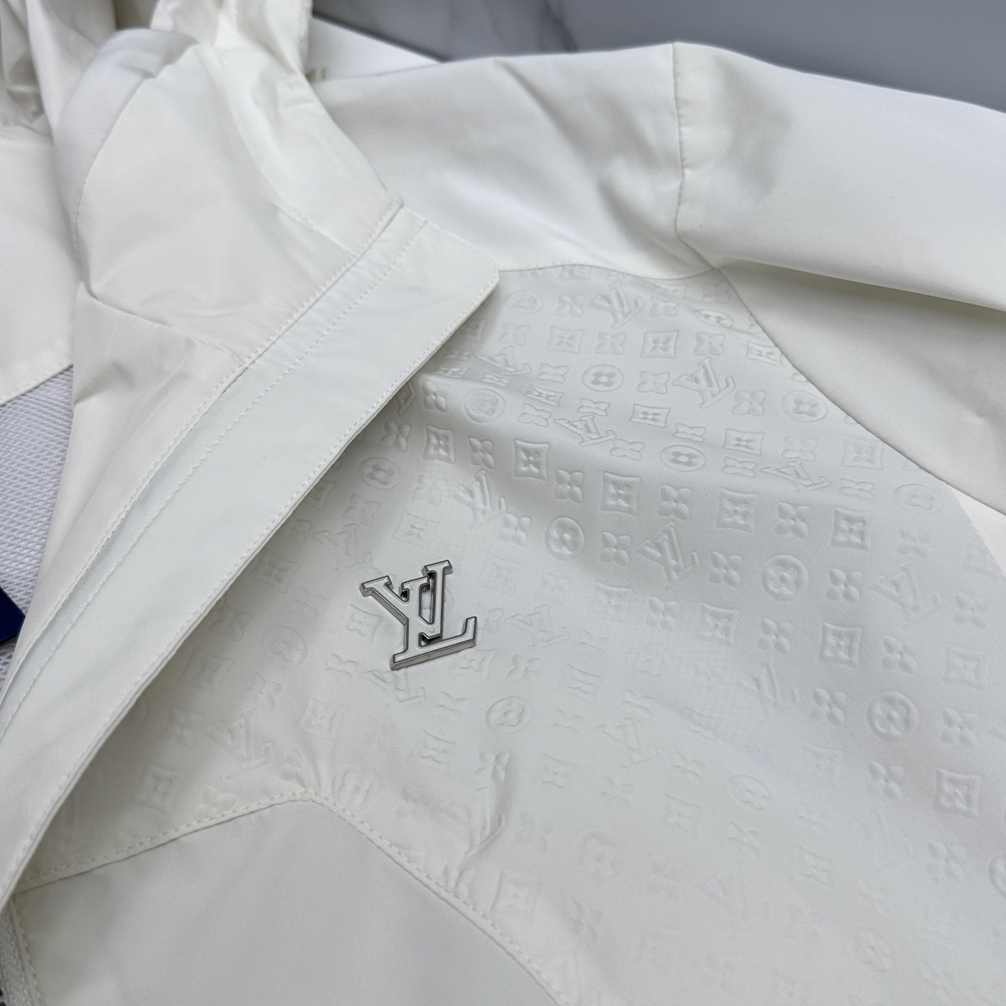 🆕LV路易威登 2026早春系列，最新时尚连帽夹克外套.logo提花拼接。处处细节显工艺足够的高级 结构