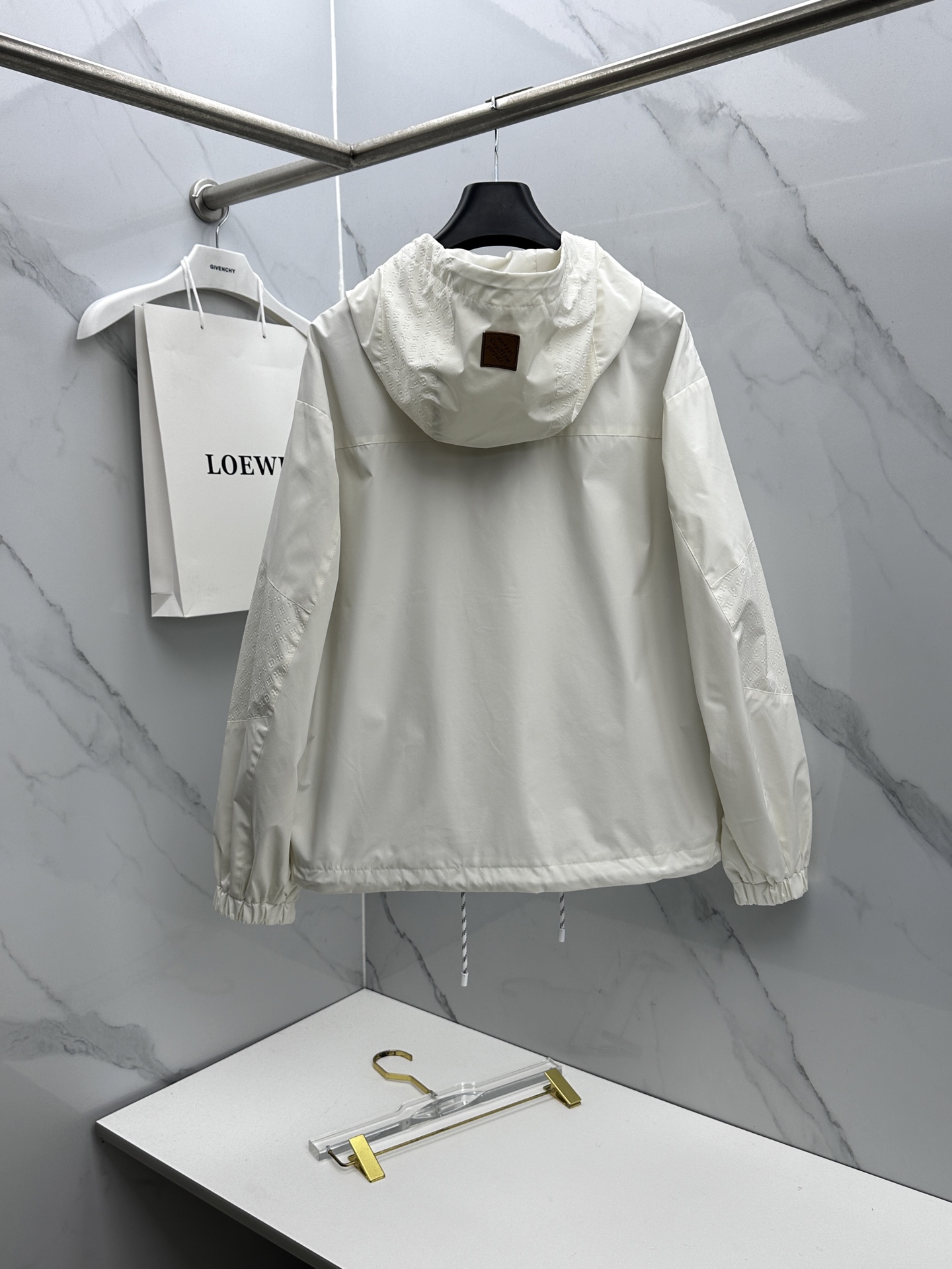 🆕LV路易威登 2026早春系列，最新时尚连帽夹克外套.logo提花拼接。处处细节显工艺足够的高级 结构