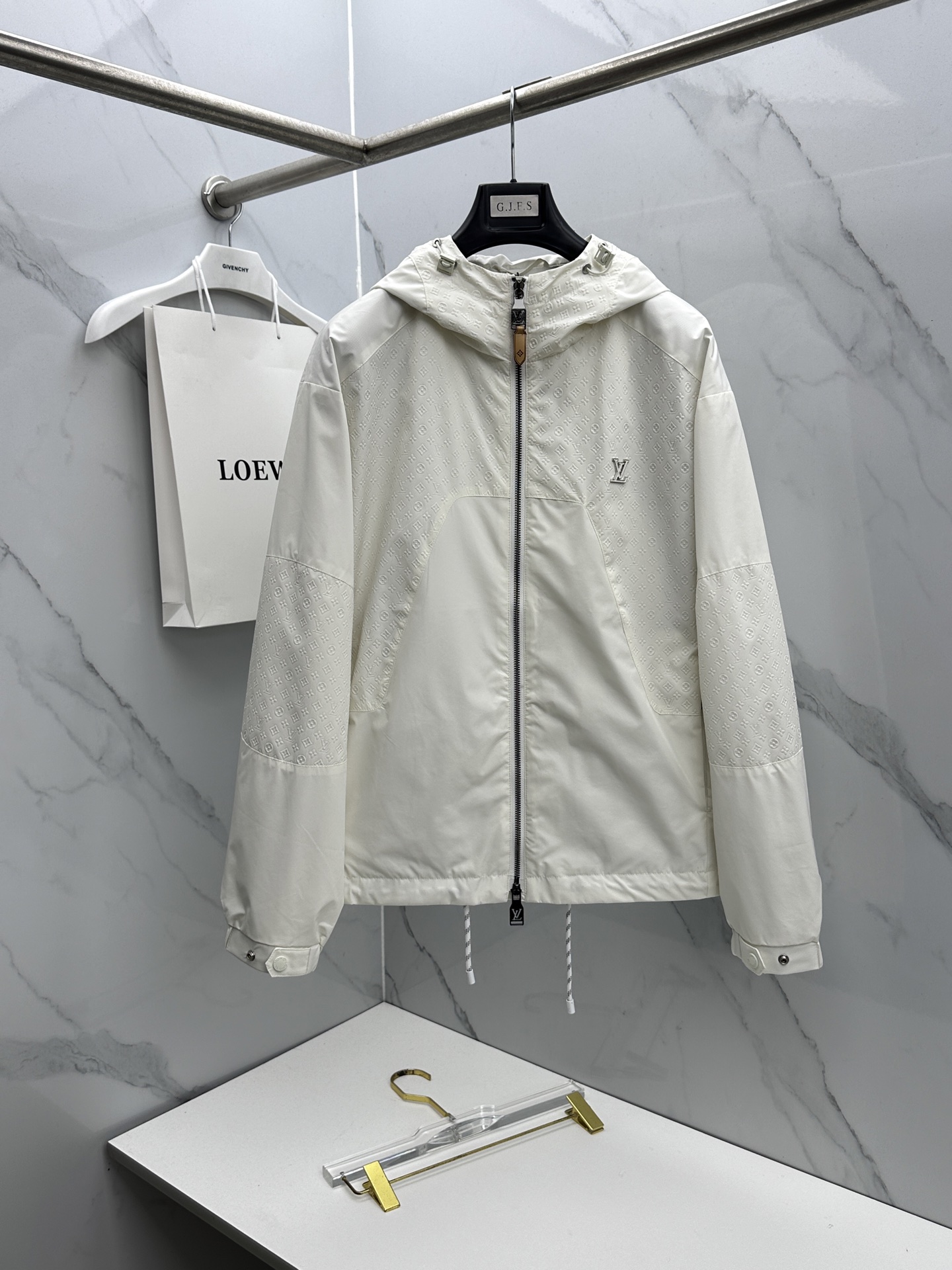 🆕LV路易威登 2026早春系列，最新时尚连帽夹克外套.logo提花拼接。处处细节显工艺足够的高级 结构