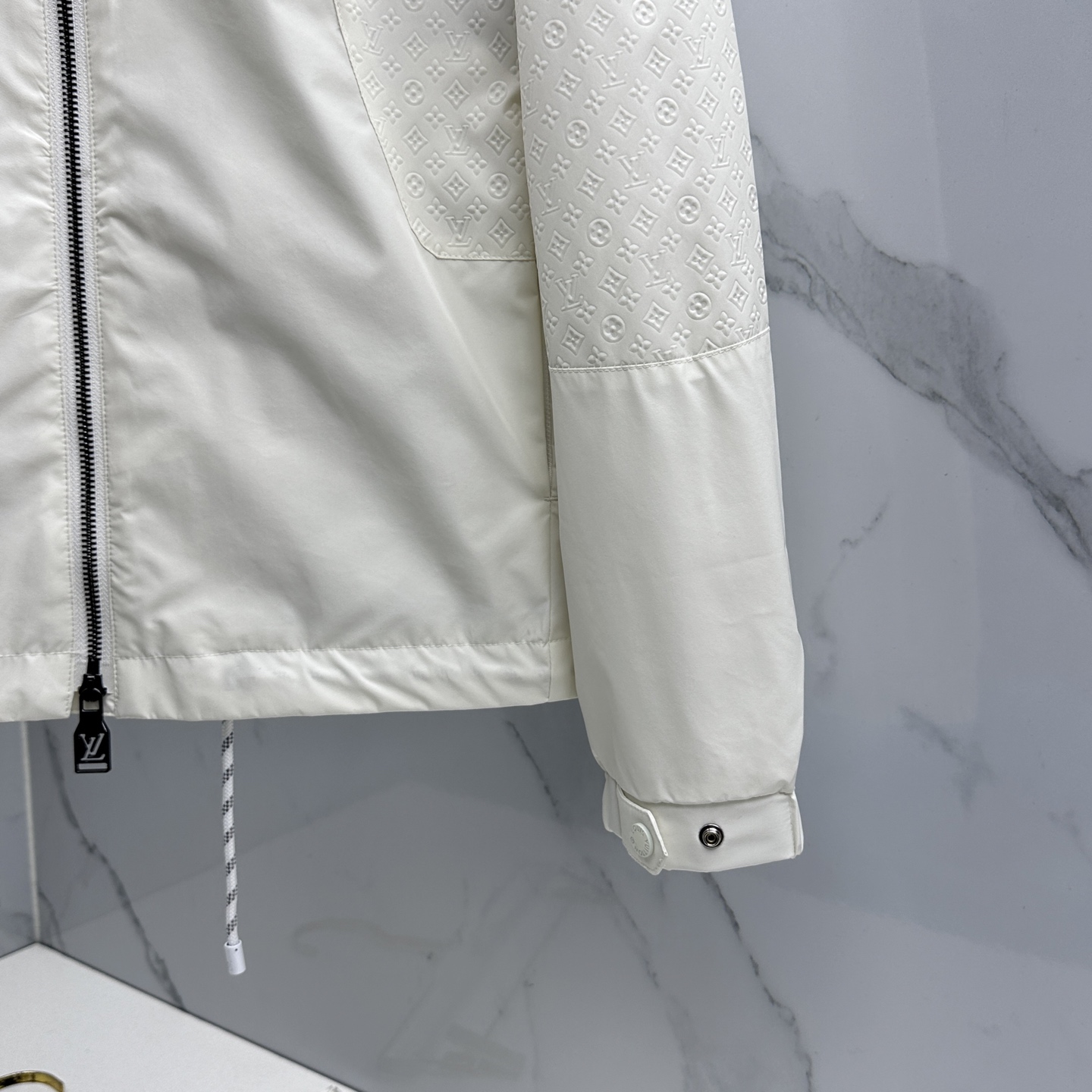 🆕LV路易威登 2026早春系列，最新时尚连帽夹克外套.logo提花拼接。处处细节显工艺足够的高级 结构