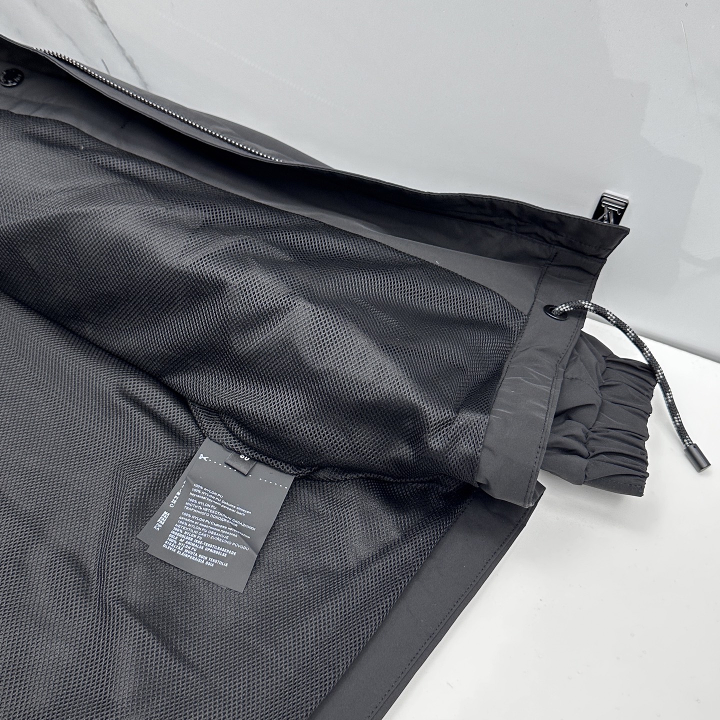 🆕LV路易威登 2026早春系列，最新时尚连帽夹克外套.logo提花拼接。处处细节显工艺足够的高级 结构