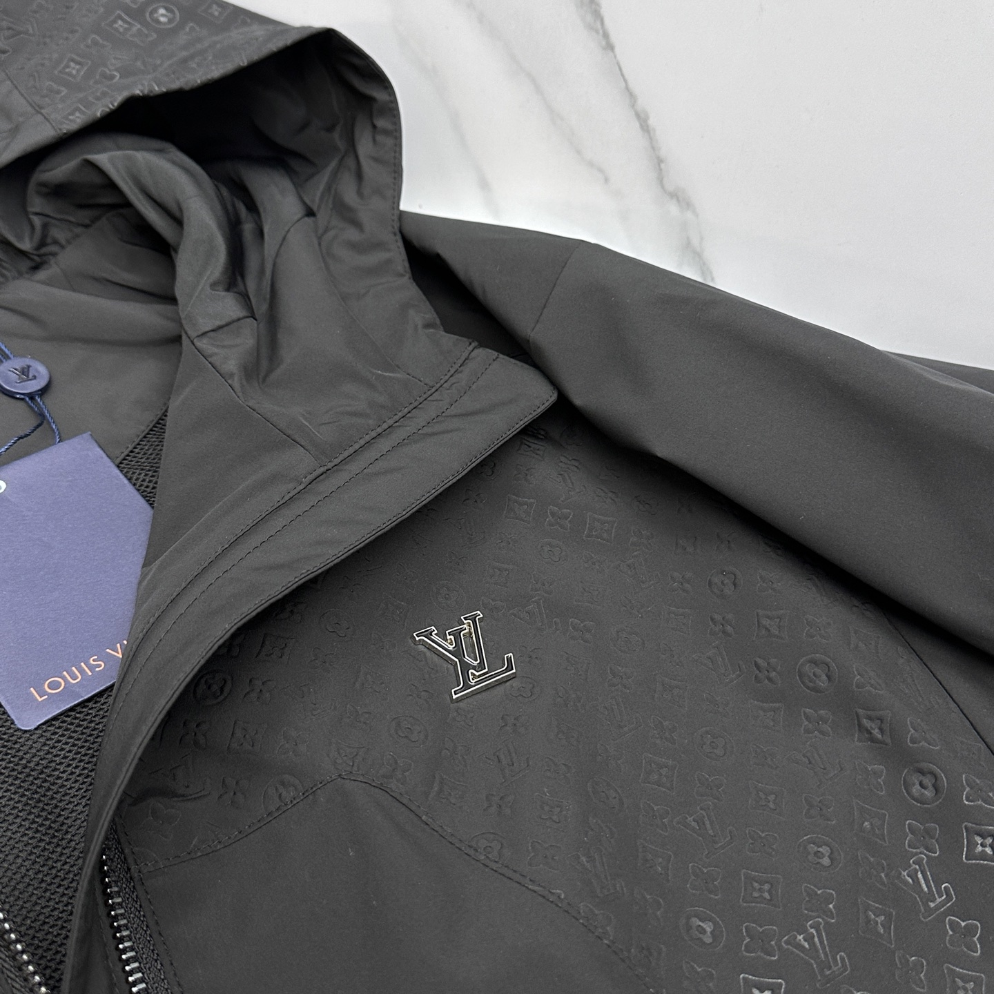🆕LV路易威登 2026早春系列，最新时尚连帽夹克外套.logo提花拼接。处处细节显工艺足够的高级 结构