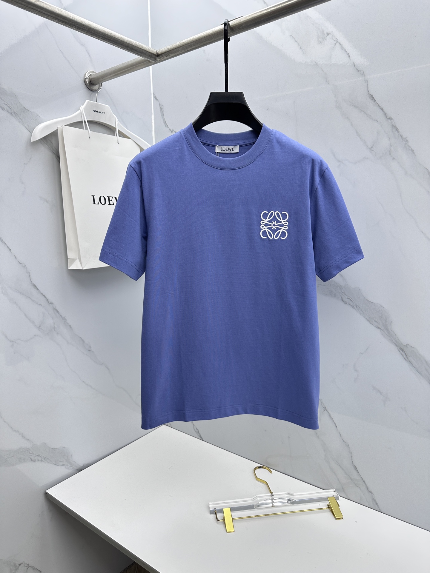🆕LOEWE罗意威 2026春夏新款绣花短袖 官网同款T恤 双纱纯棉面料 多元化搭配 迎合眼下时尚前沿的