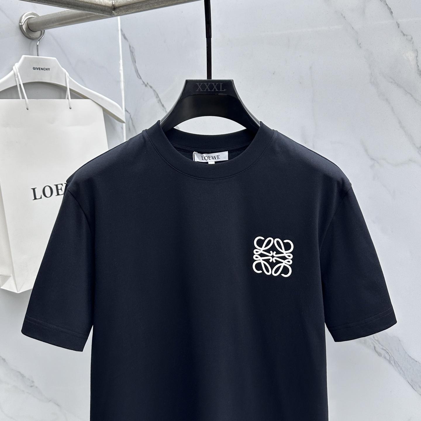 🆕LOEWE罗意威 2026春夏新款绣花短袖 官网同款T恤 双纱纯棉面料 多元化搭配 迎合眼下时尚前沿的