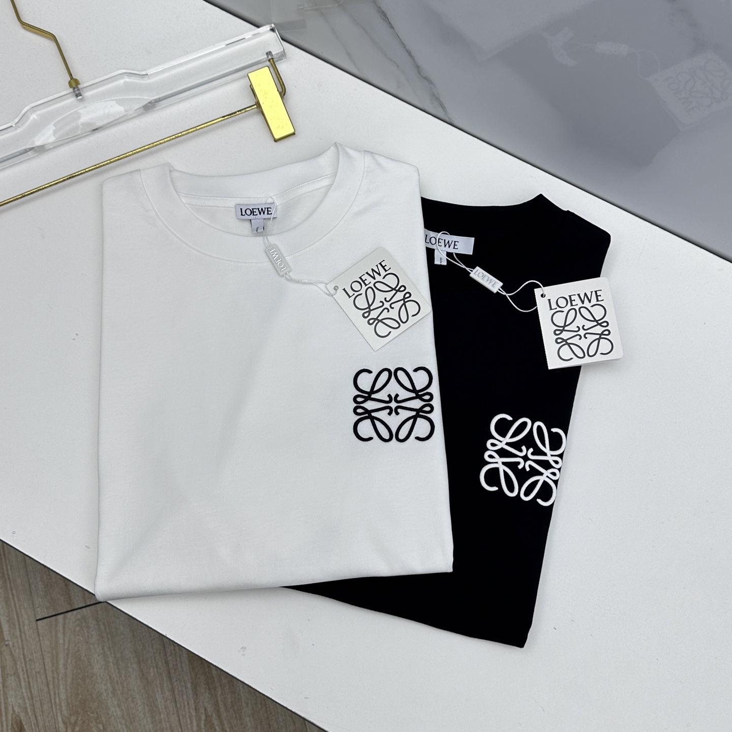 🆕LOEWE罗意威 2026春夏新款绣花短袖 官网同款T恤 双纱纯棉面料 多元化搭配 迎合眼下时尚前沿的