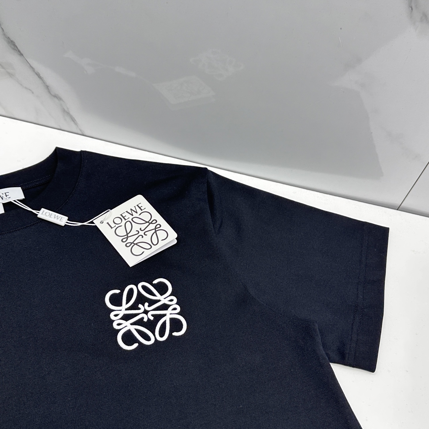 🆕LOEWE罗意威 2026春夏新款绣花短袖 官网同款T恤 双纱纯棉面料 多元化搭配 迎合眼下时尚前沿的